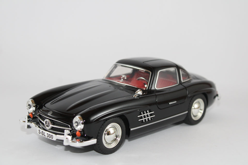 Mercedes-Benz 300SL 1:24 Die-Cast Model