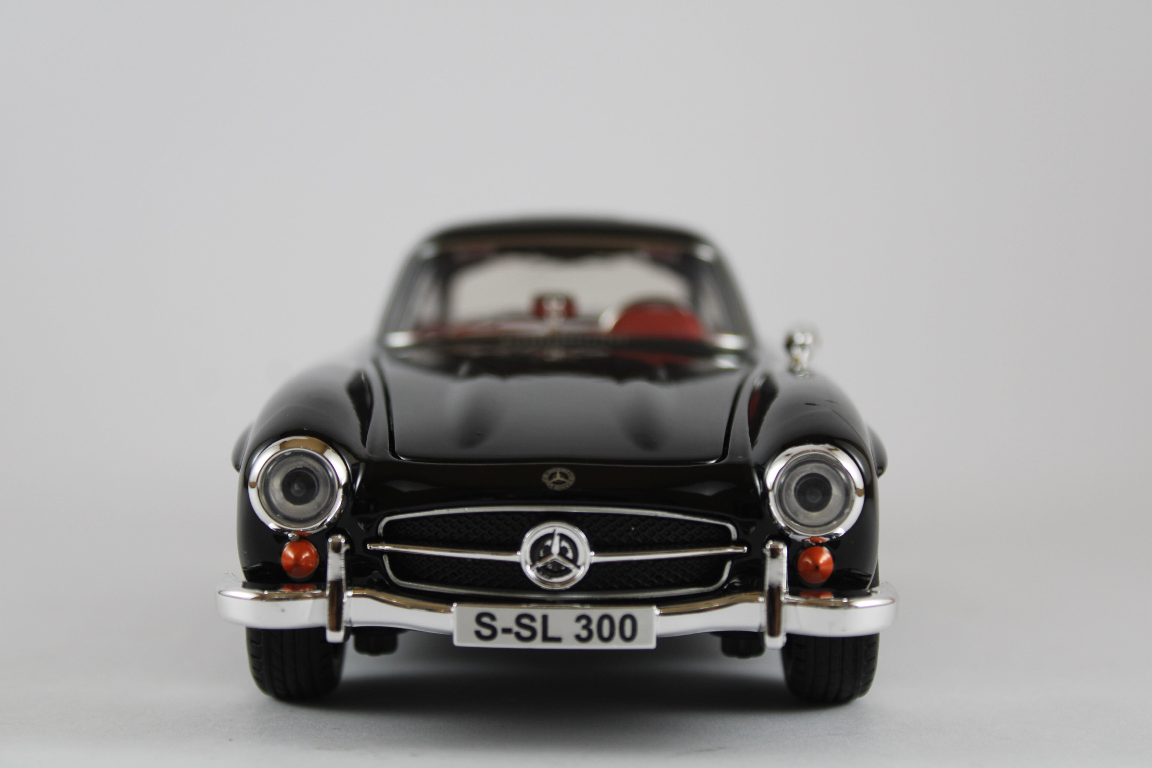 Mercedes-Benz 300SL 1:24 Die-Cast Model