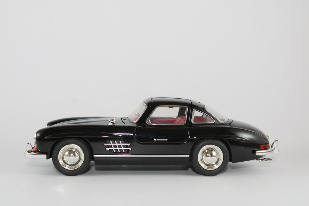 Mercedes-Benz 300SL 1:24 Die-Cast Model
