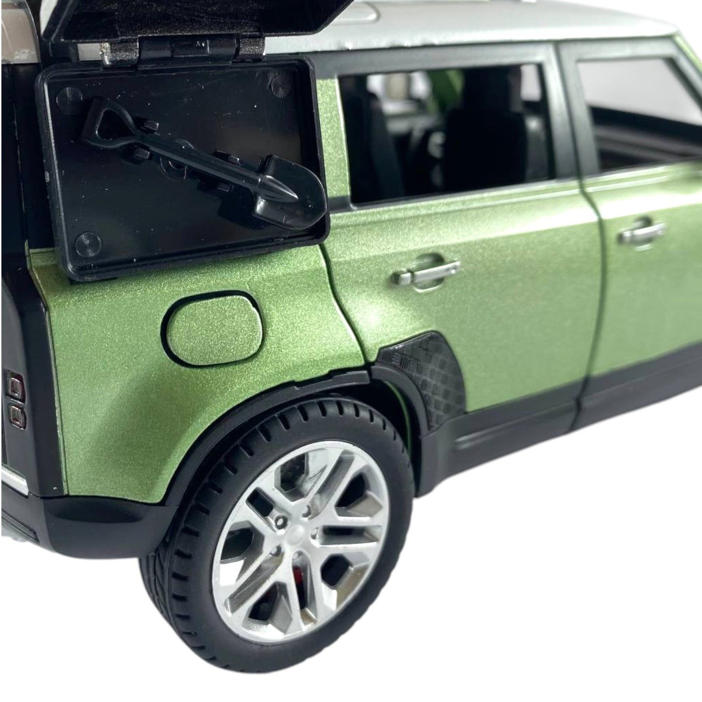 Land Rover Defender Die-cast Model Car – 1:24 Scale