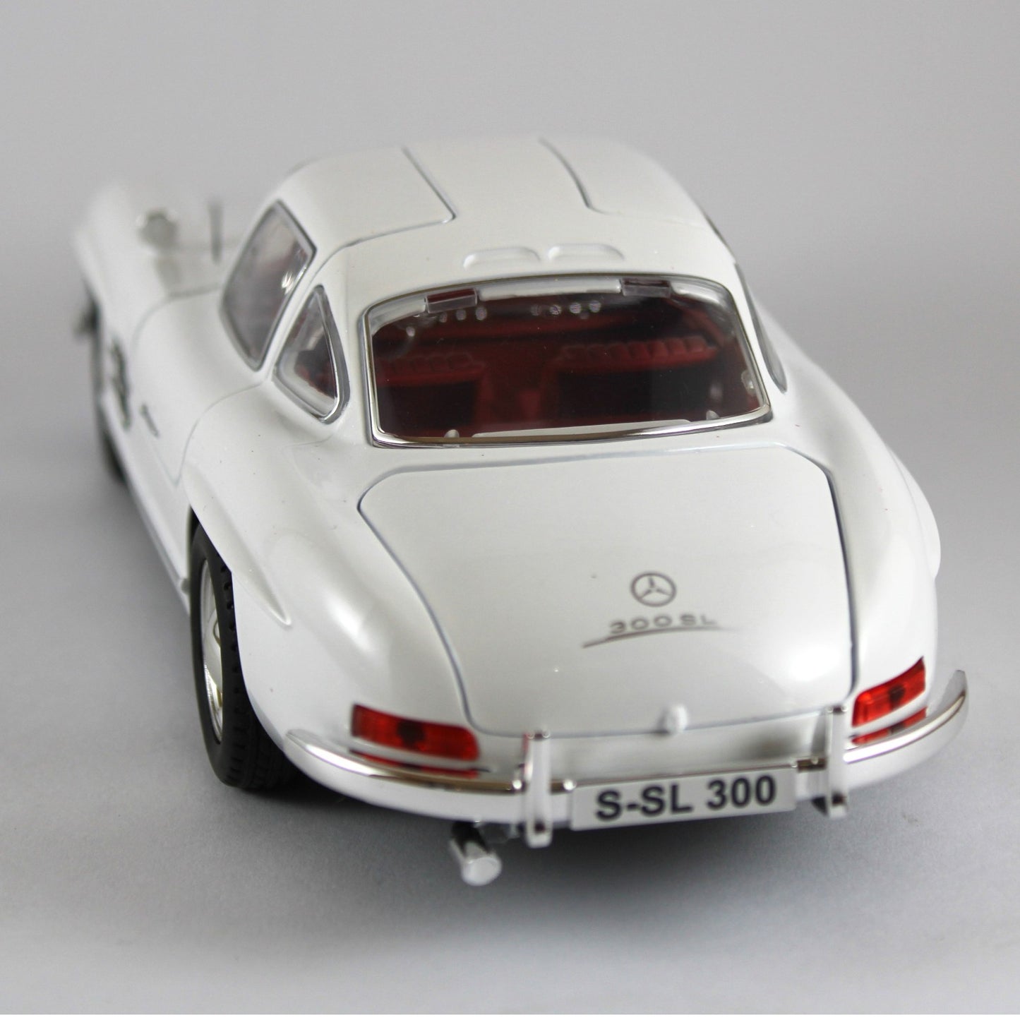 Mercedes-Benz 300SL 1:24 Die-Cast Model
