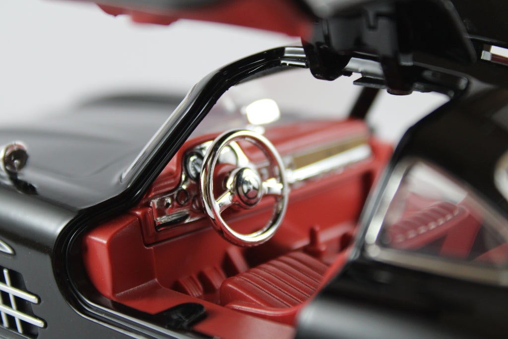 Mercedes-Benz 300SL 1:24 Die-Cast Model