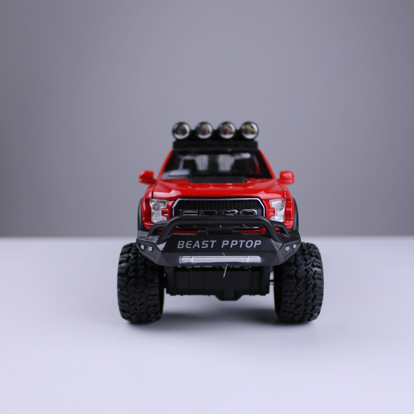 سيارة فورد رابتر المعدنية بمقياس 1:28 مع موتوسيكل