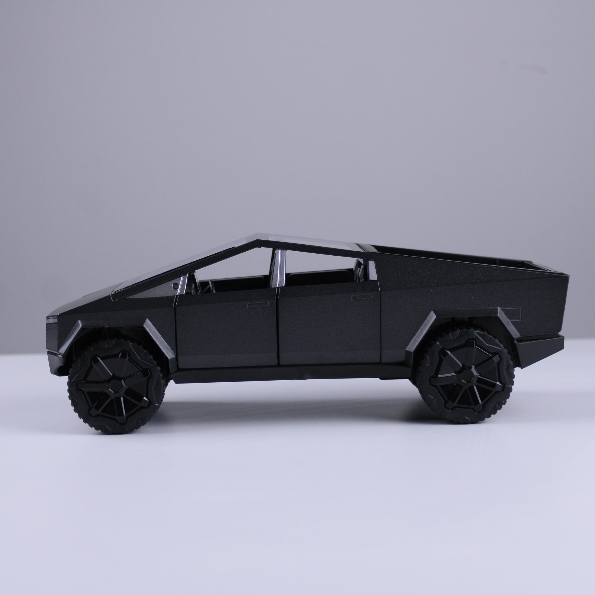 نموذج مصغر لشاحنة تسلا سايبر بمقياس 1:24