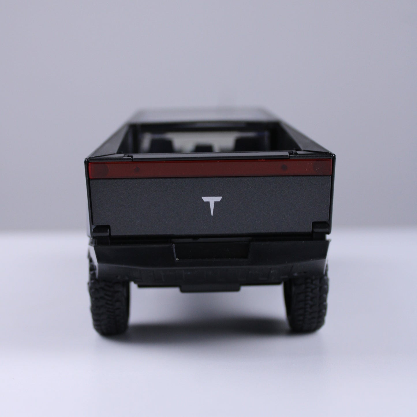 نموذج مصغر لشاحنة تسلا سايبر بمقياس 1:24