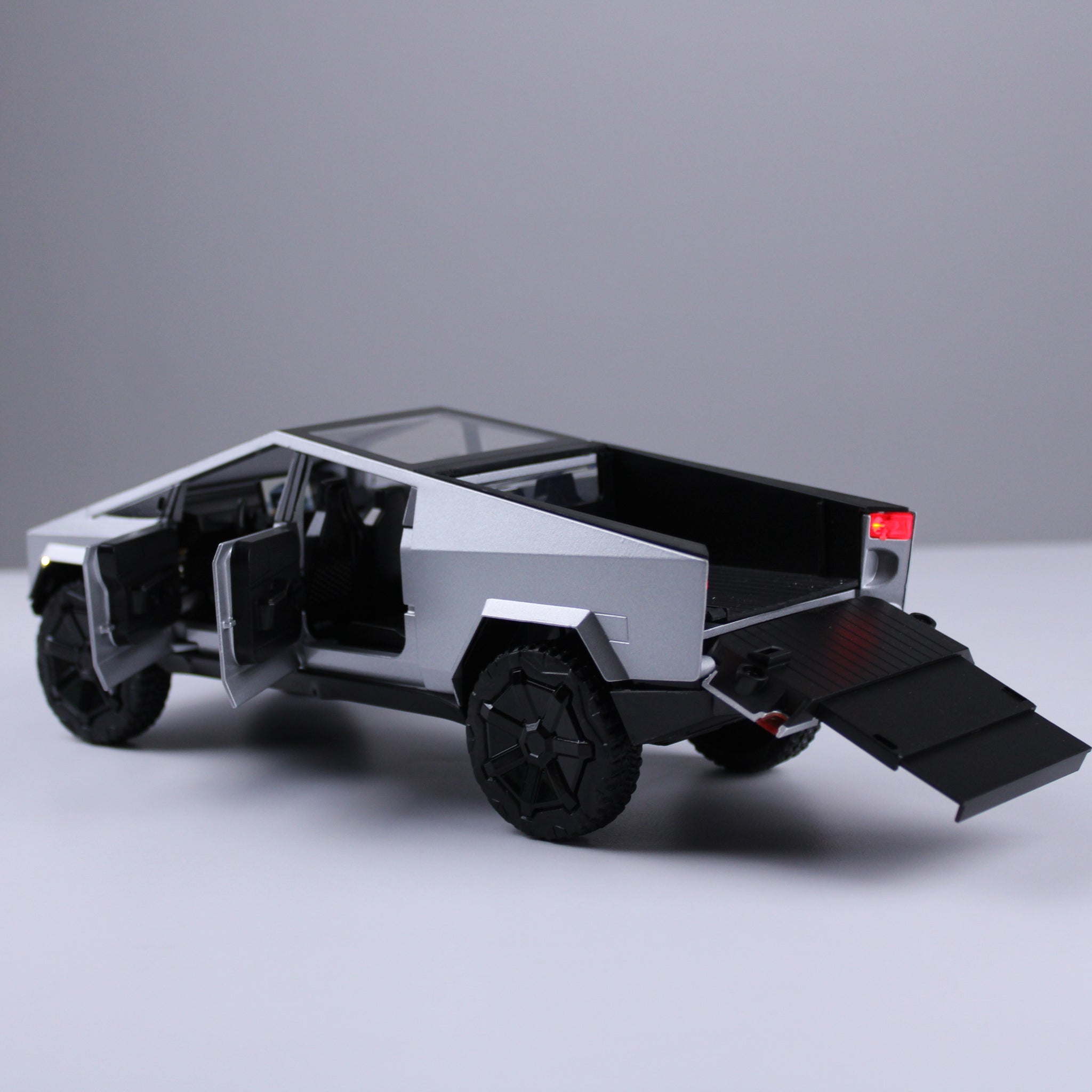 نموذج مصغر لشاحنة تسلا سايبر بمقياس 1:24