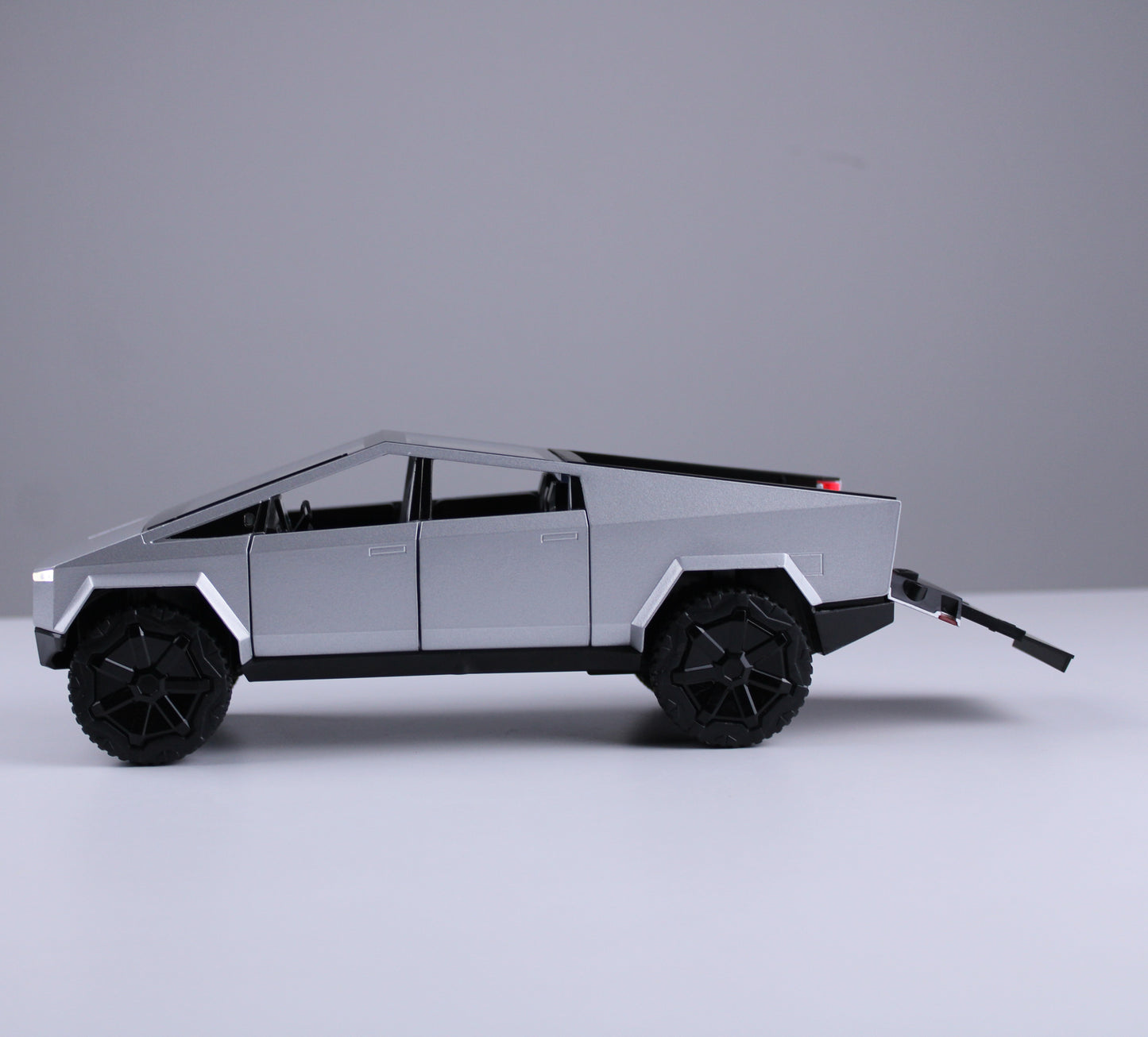 نموذج مصغر لشاحنة تسلا سايبر بمقياس 1:24