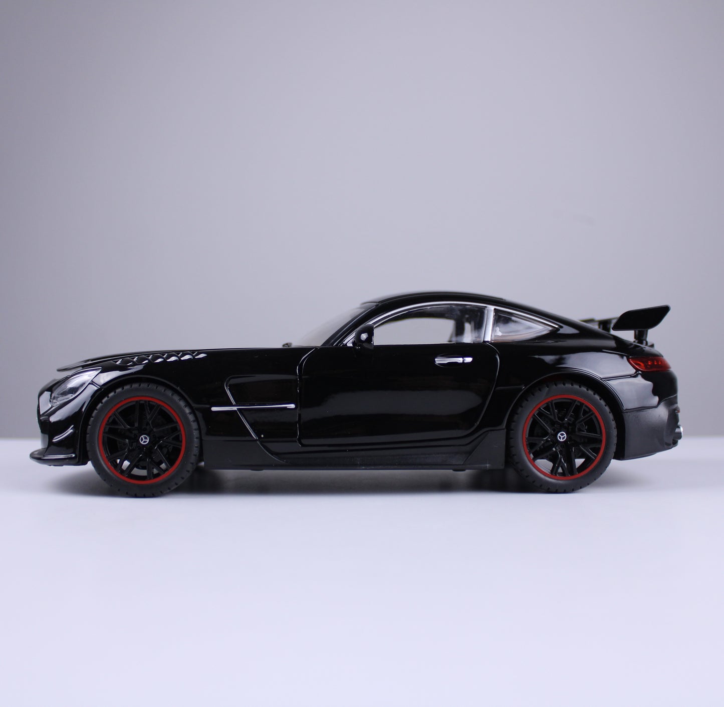 Mercedes-Benz AMG GT Black Series Die-Cast Model – 1:18