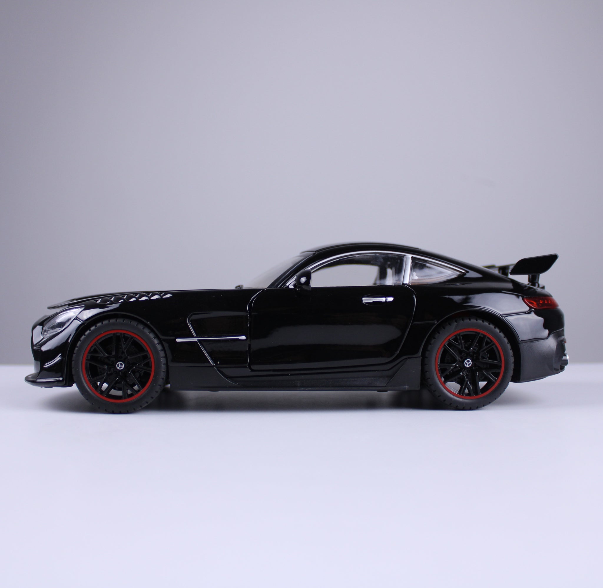 Mercedes-Benz AMG GT Black Series Die-Cast Model – 1:18