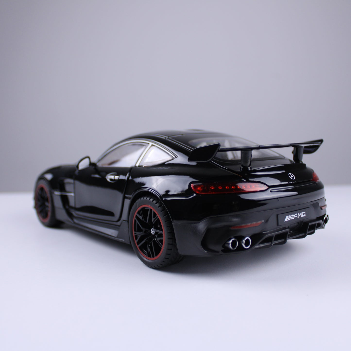 Mercedes-Benz AMG GT Black Series Die-Cast Model – 1:18