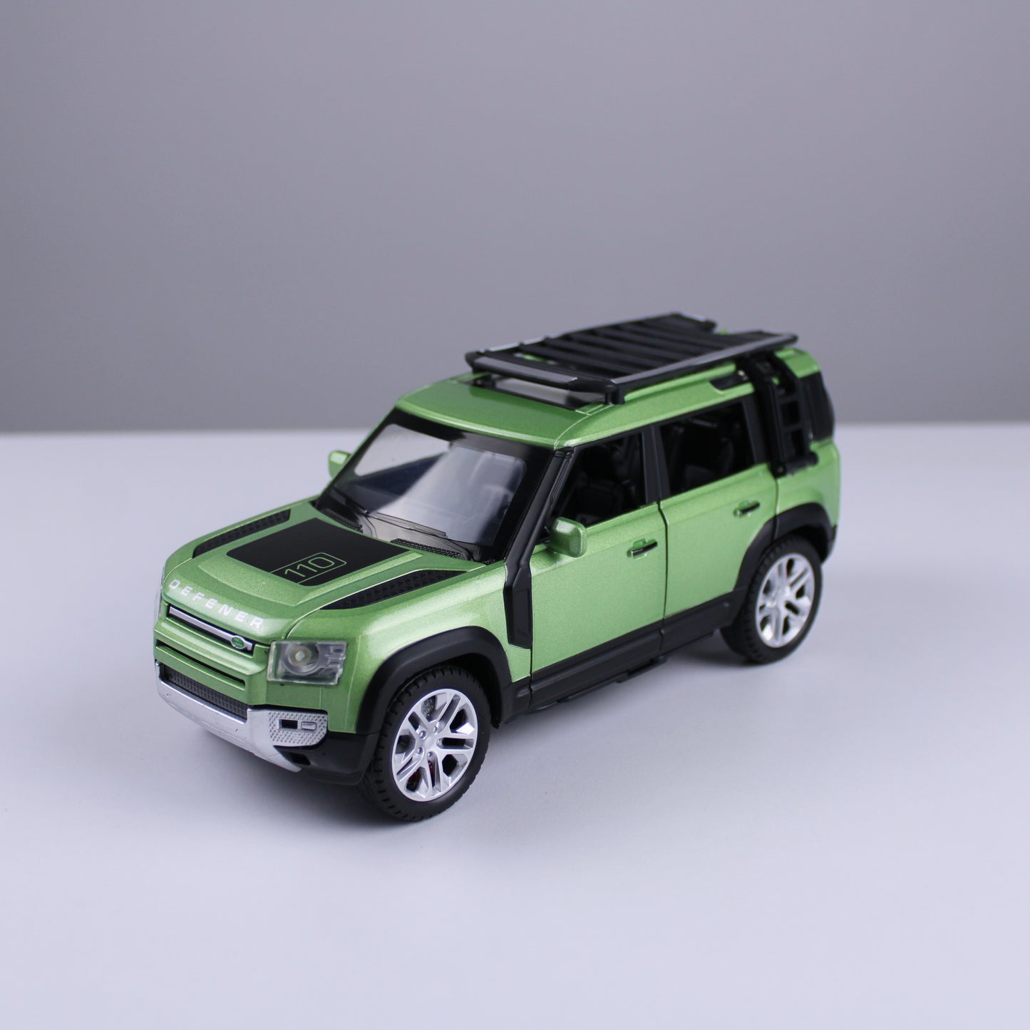 Land Rover Defender Diecast Model – 1:24 Scale