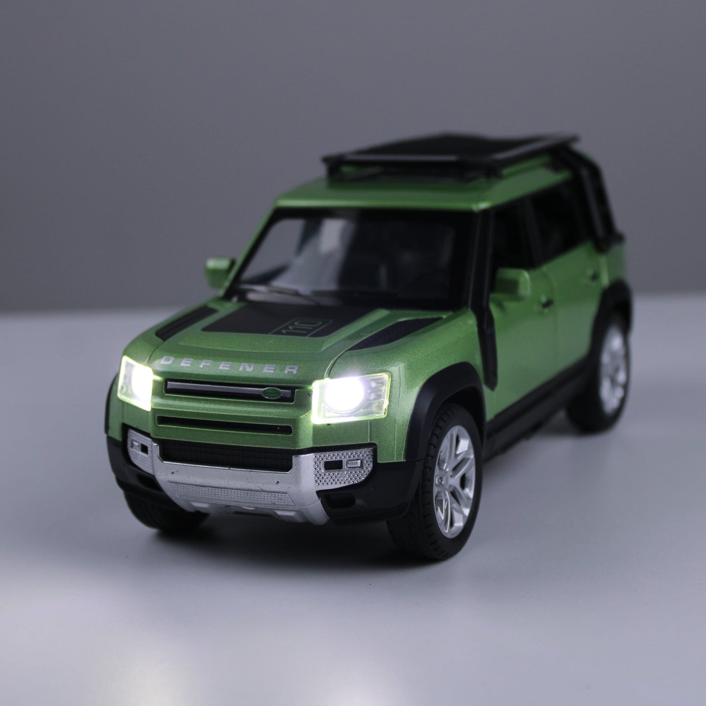 Land Rover Defender Diecast Model – 1:24 Scale