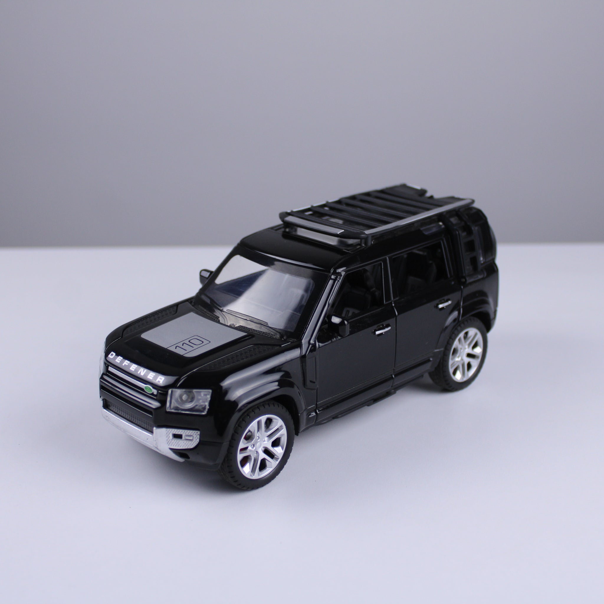 Land Rover Defender Diecast Model – 1:24 Scale