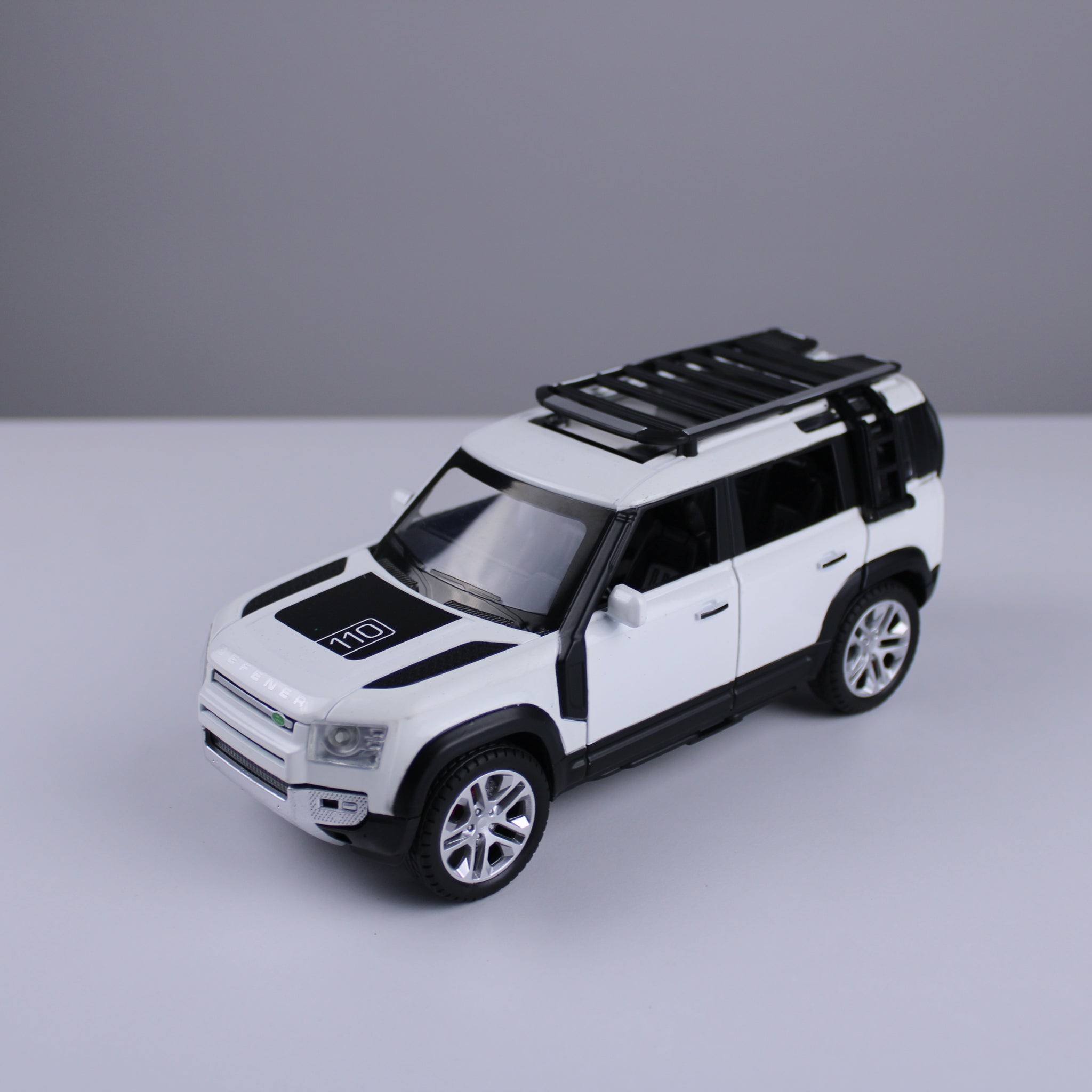 Land Rover Defender Diecast Model – 1:24 Scale