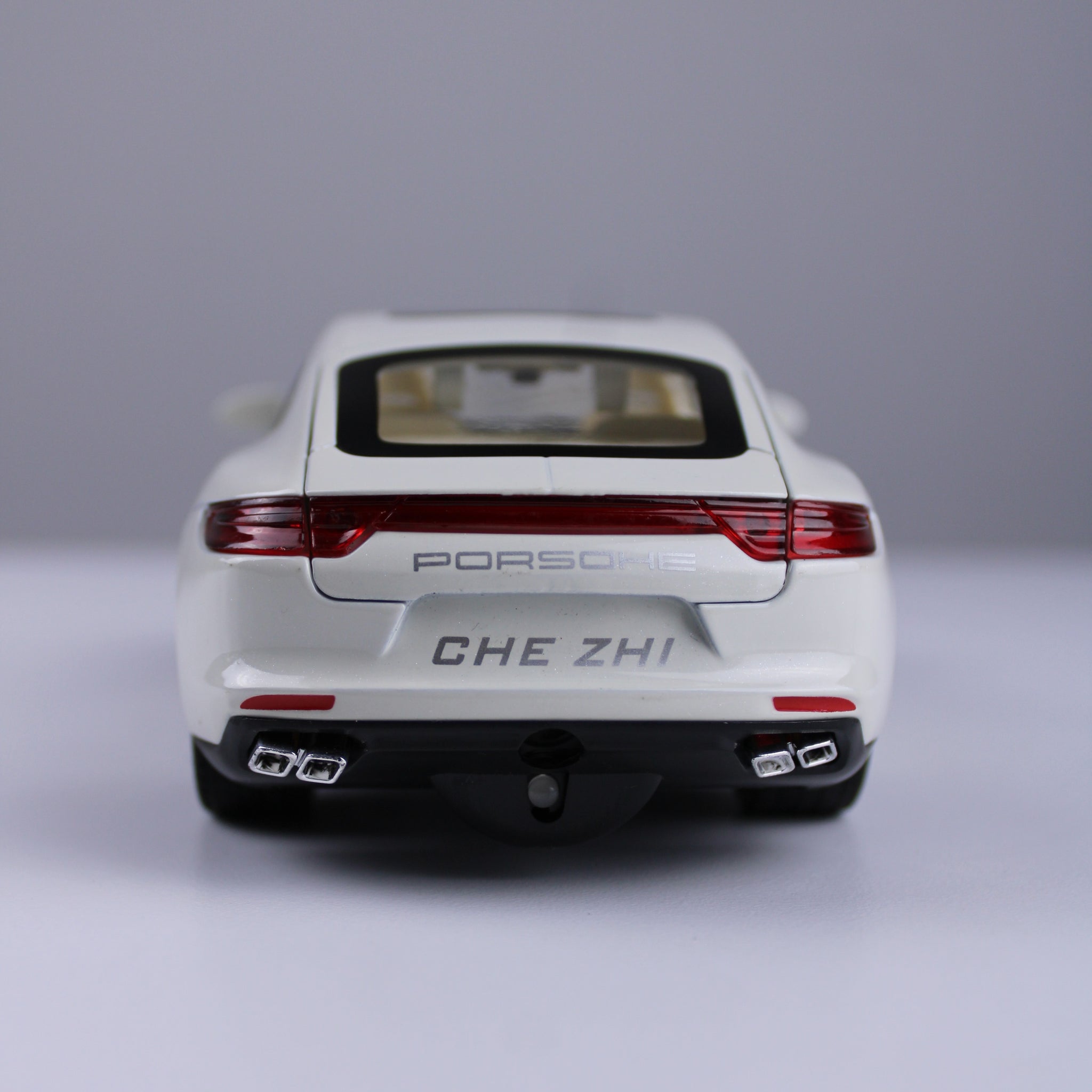 نموذج مصغر من بورش باناميرا - بمقياس 1:24