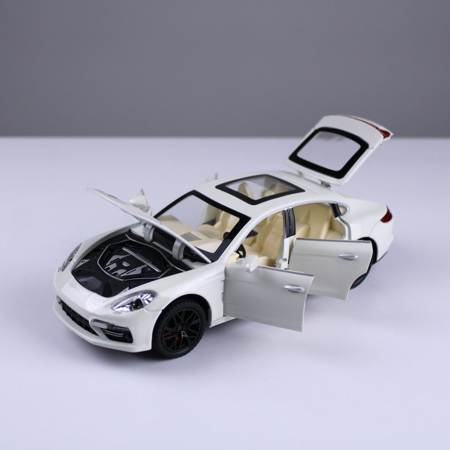 نموذج مصغر من بورش باناميرا - بمقياس 1:24