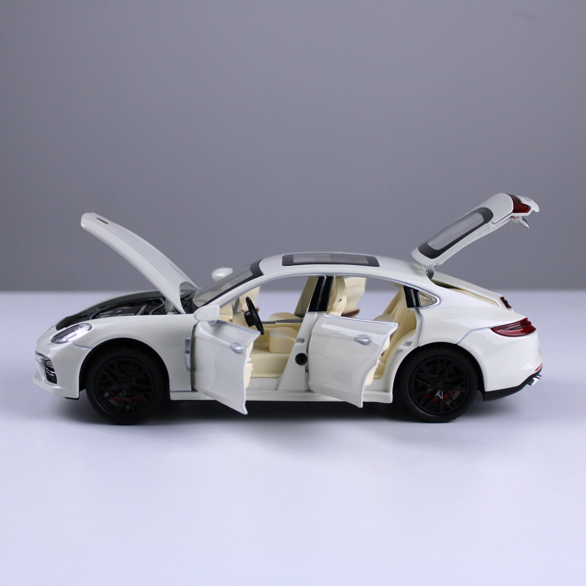 نموذج مصغر من بورش باناميرا - بمقياس 1:24