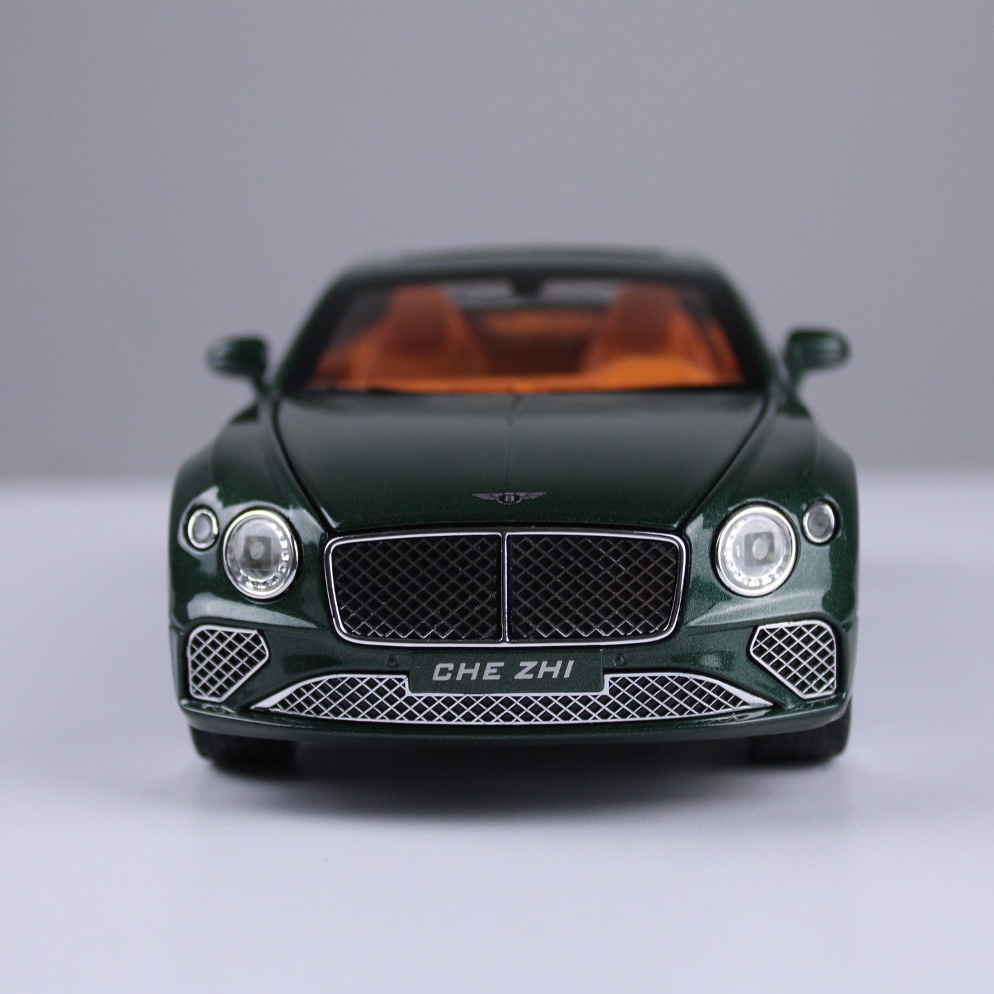 نموذج مصغر من سيارة بنتلي كونتيننتال جي تي - بمقياس 1:24 