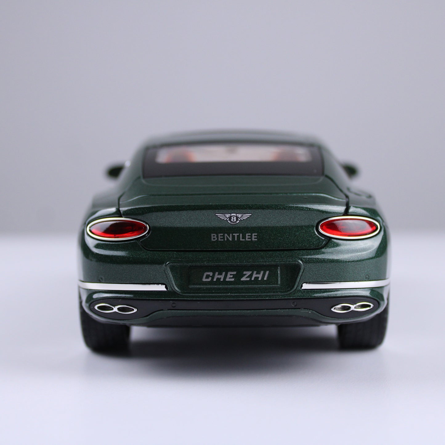 نموذج مصغر من سيارة بنتلي كونتيننتال جي تي - بمقياس 1:24 
