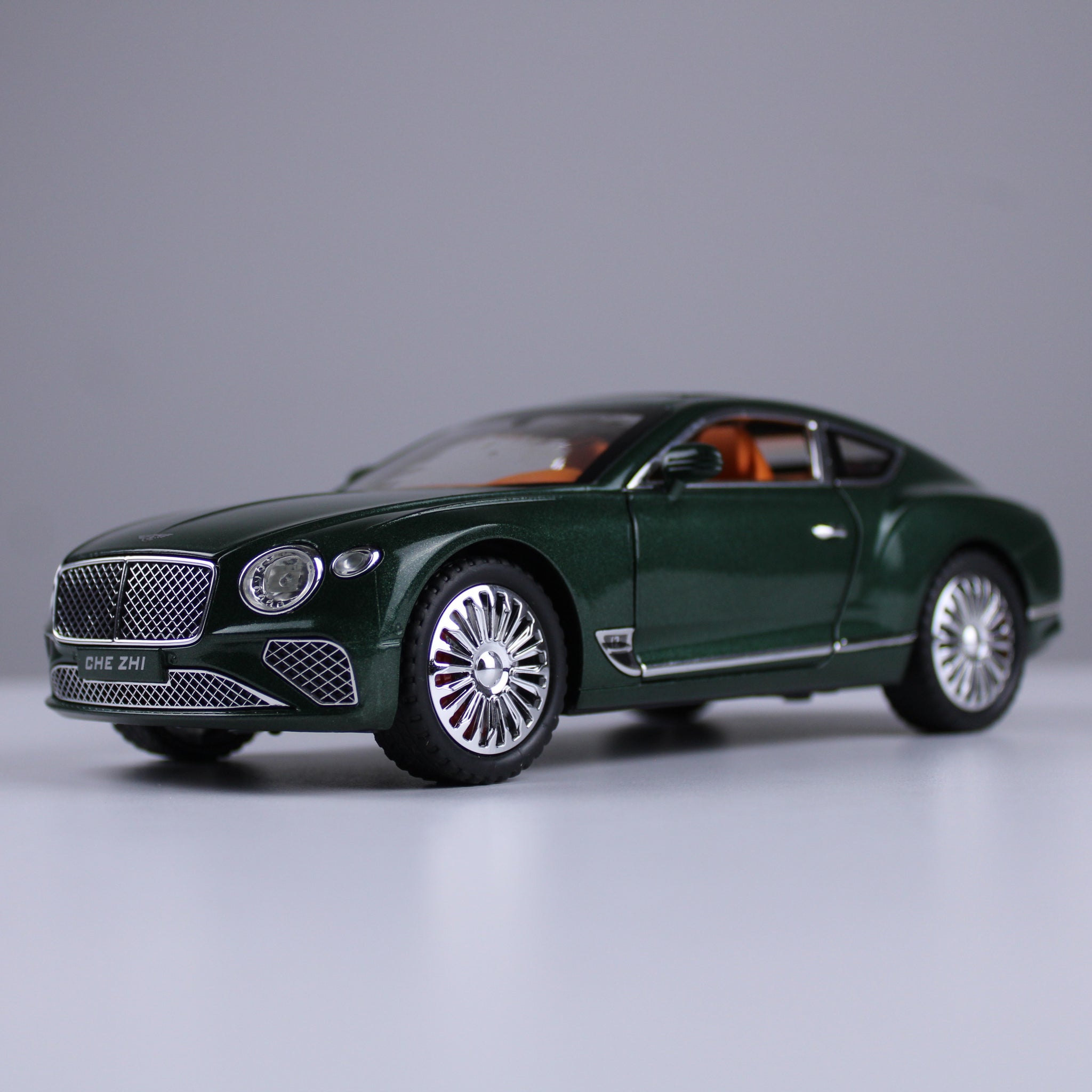 نموذج مصغر من سيارة بنتلي كونتيننتال جي تي - بمقياس 1:24 
