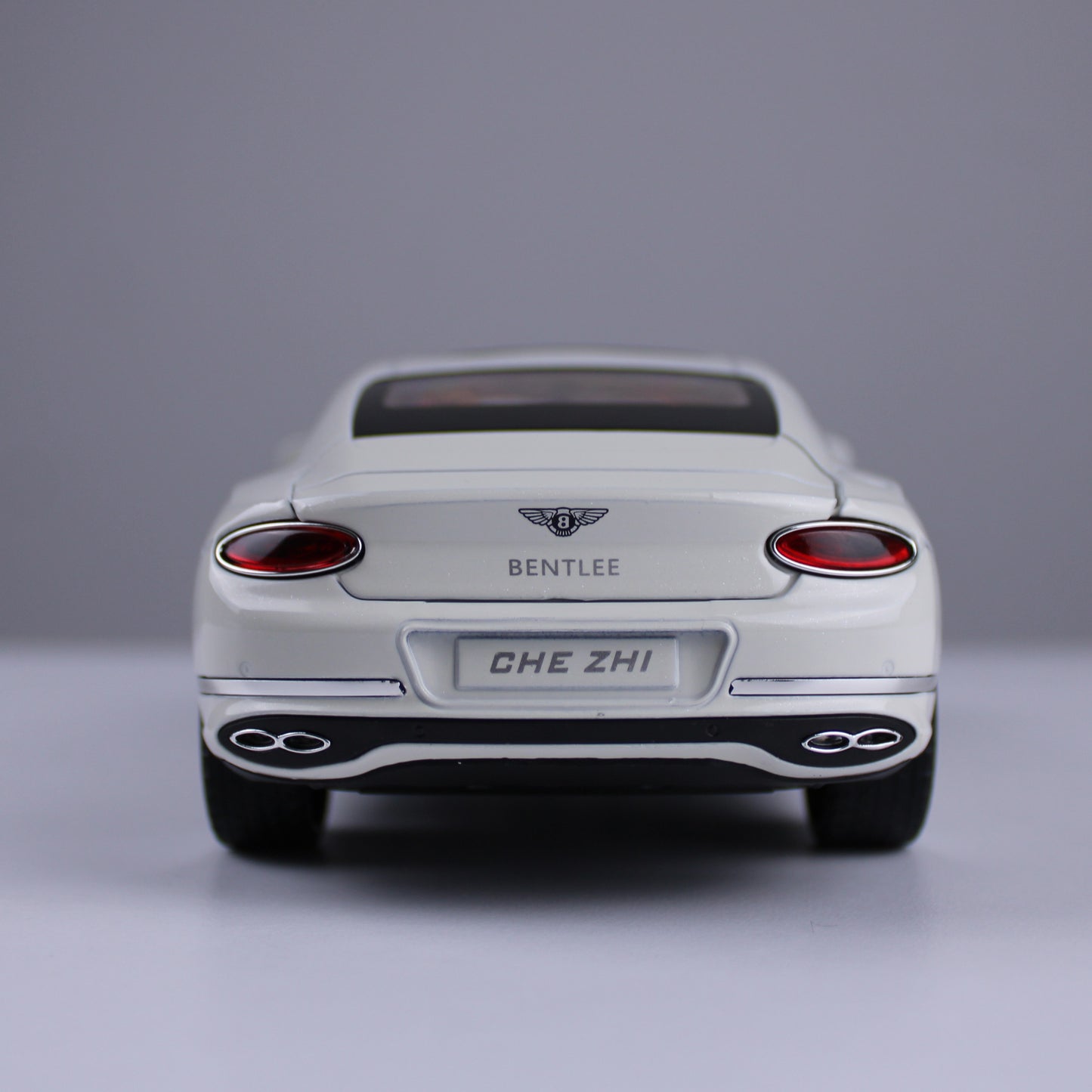 نموذج مصغر من سيارة بنتلي كونتيننتال جي تي - بمقياس 1:24 