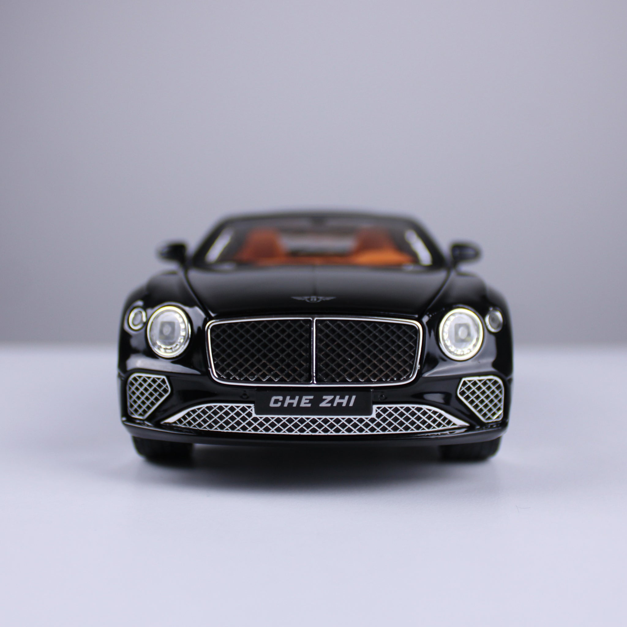 نموذج مصغر من سيارة بنتلي كونتيننتال جي تي - بمقياس 1:24 