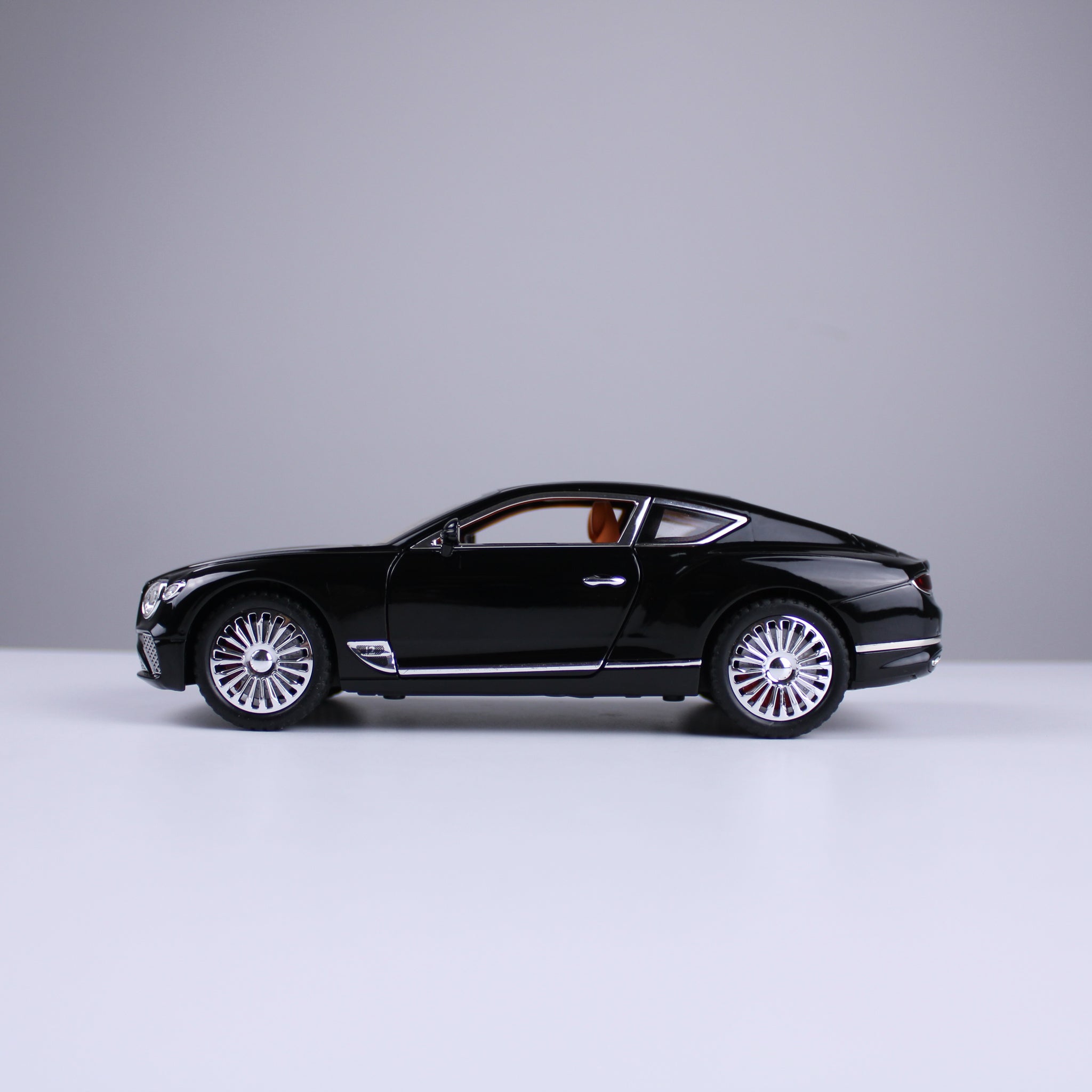 نموذج مصغر من سيارة بنتلي كونتيننتال جي تي - بمقياس 1:24 