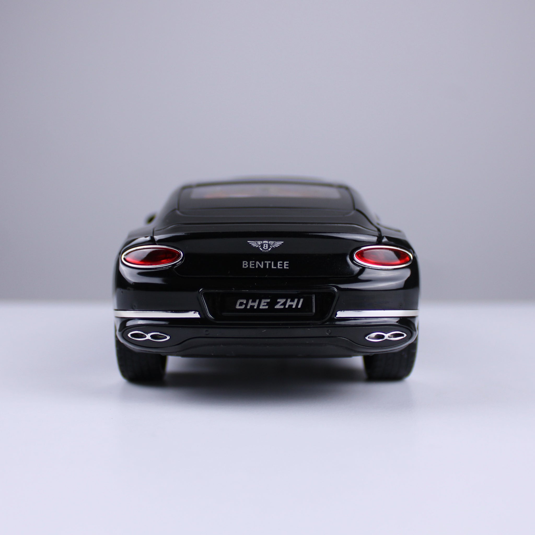 نموذج مصغر من سيارة بنتلي كونتيننتال جي تي - بمقياس 1:24 
