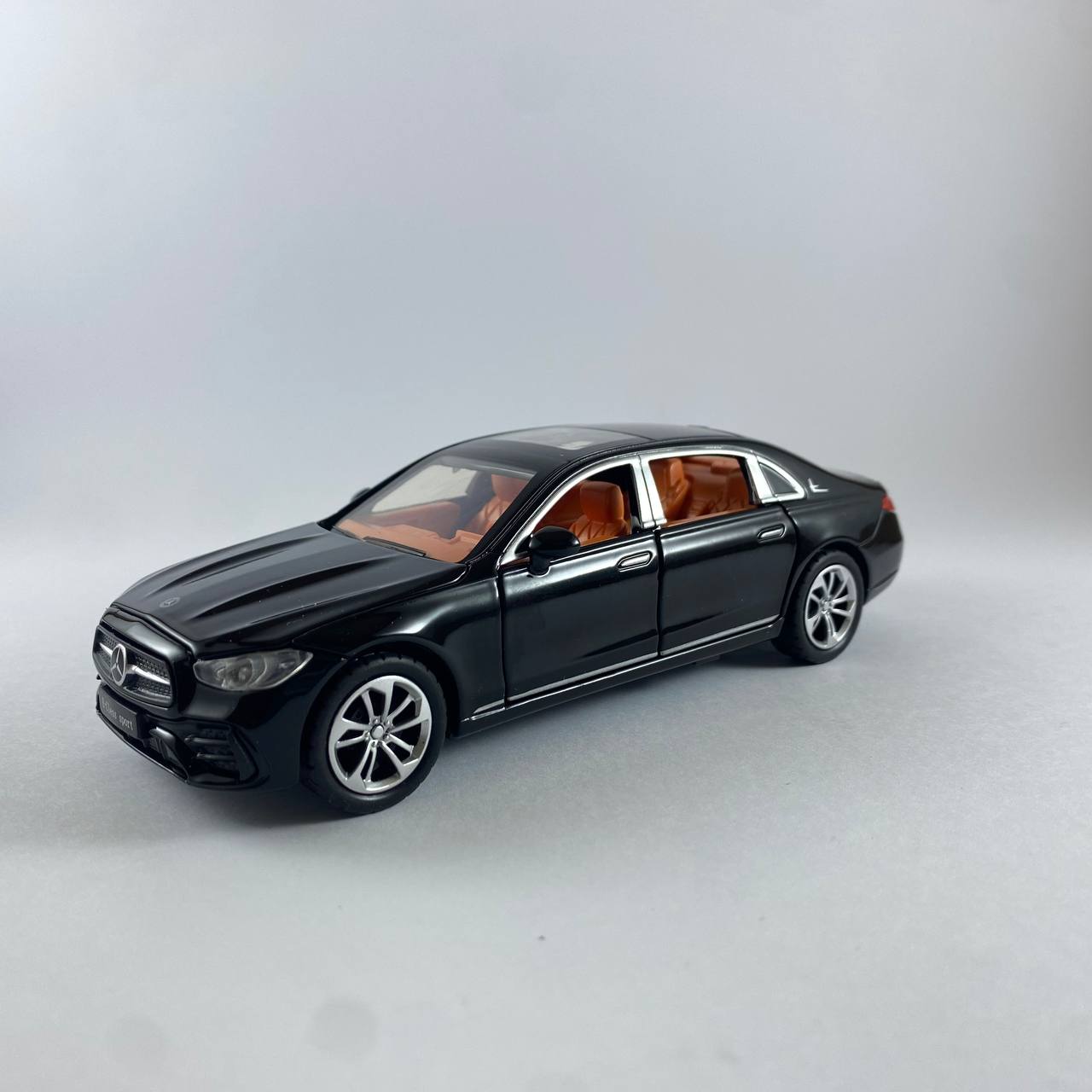 Mercedes-Benz E-Class Sport 1:32 Scale Die-Cast Model Car