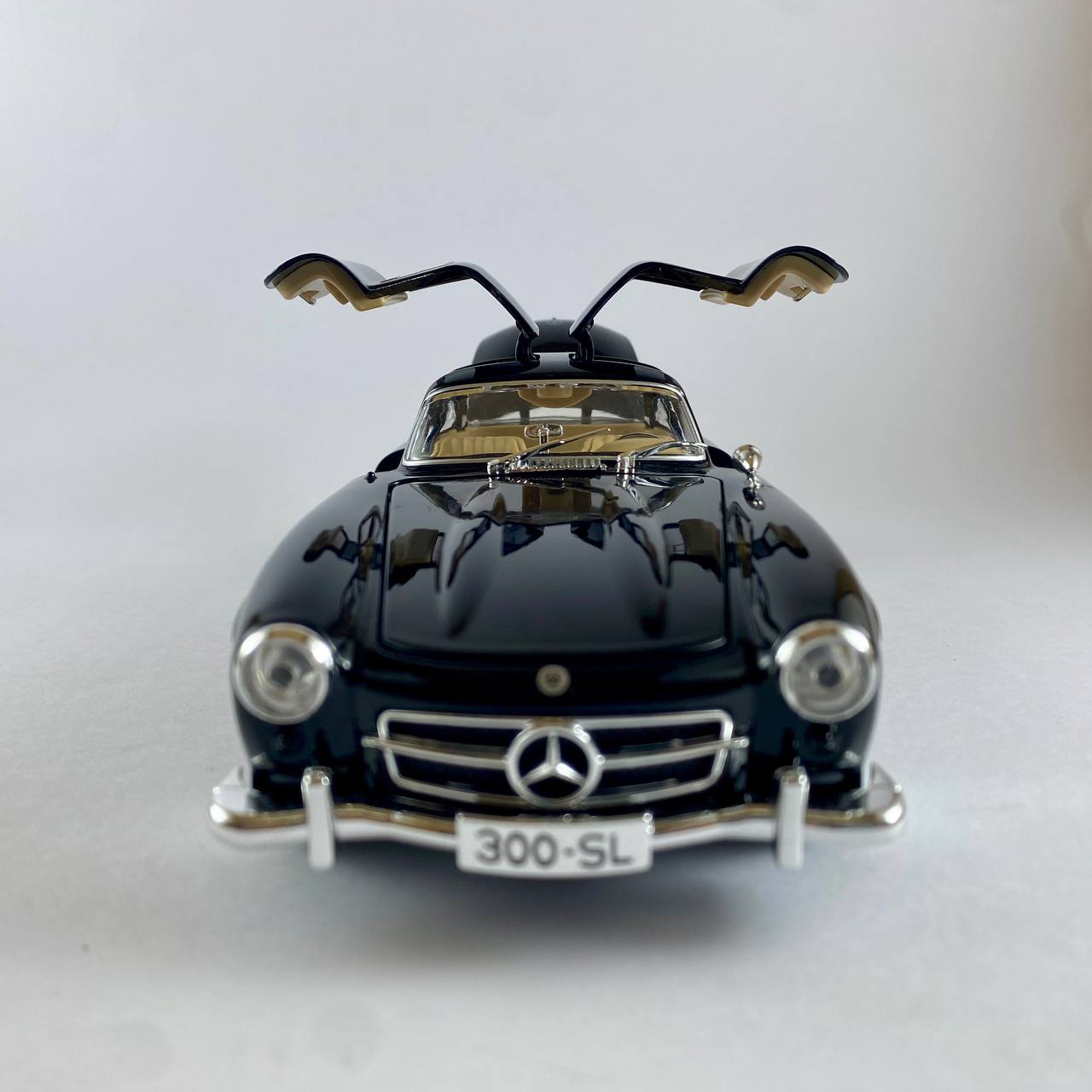 Mercedes-Benz 300SL 1:24 Scale Die-Cast Model Car