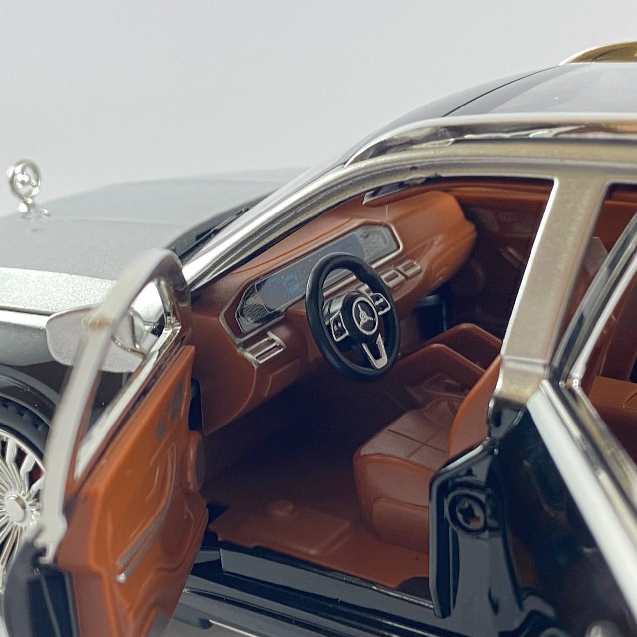 Mercedes-Maybach GLS 600 1:24 Scale Die-Cast Model Car