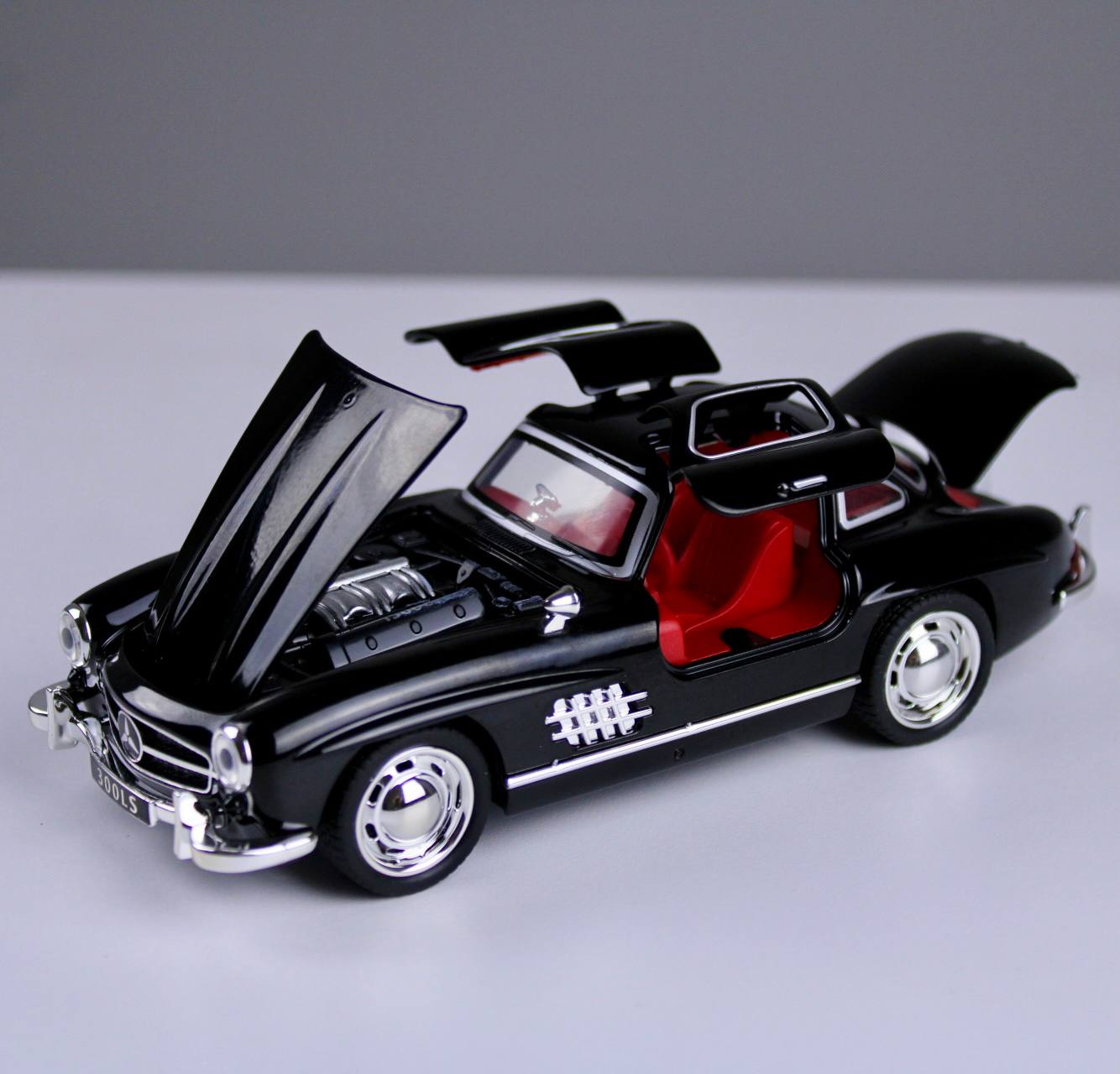 Mercedes-Benz 300SL 1:32 Scale Die-Cast Model Car