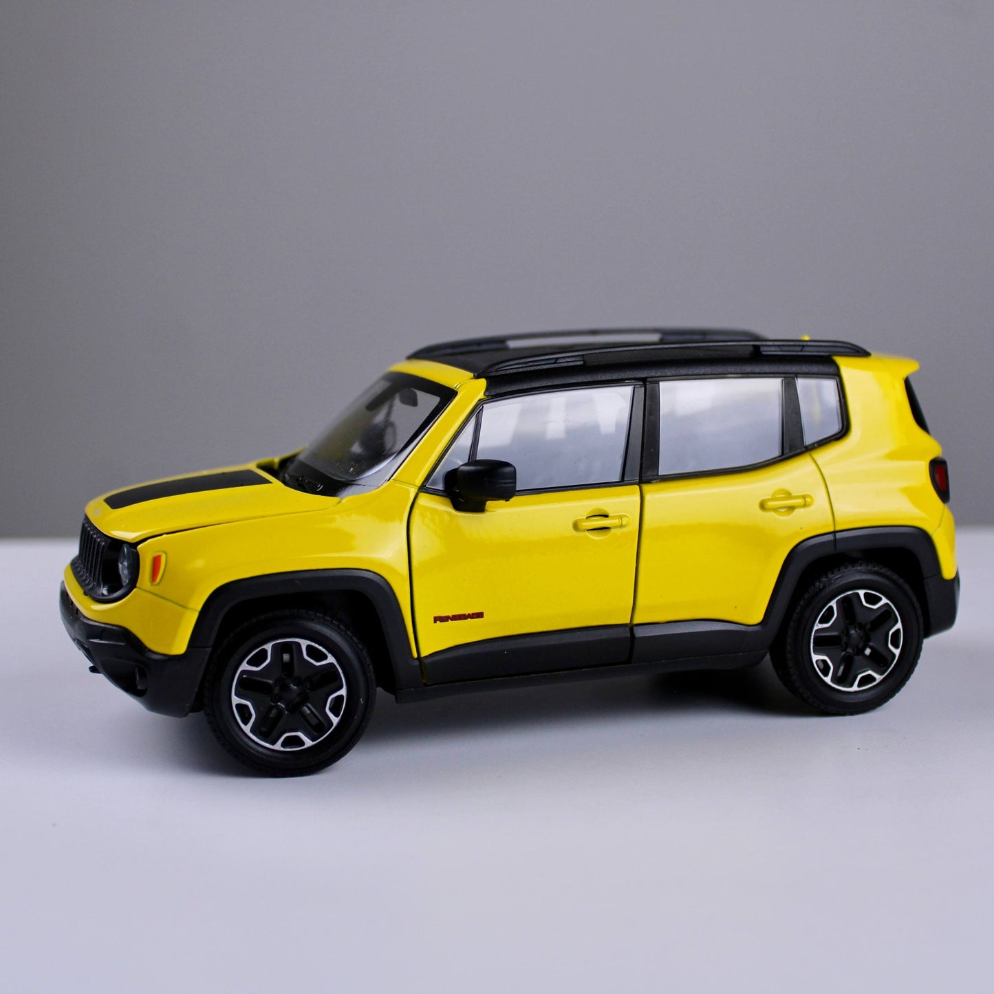 Jeep Renegade Trailhawk Die-Cast Model