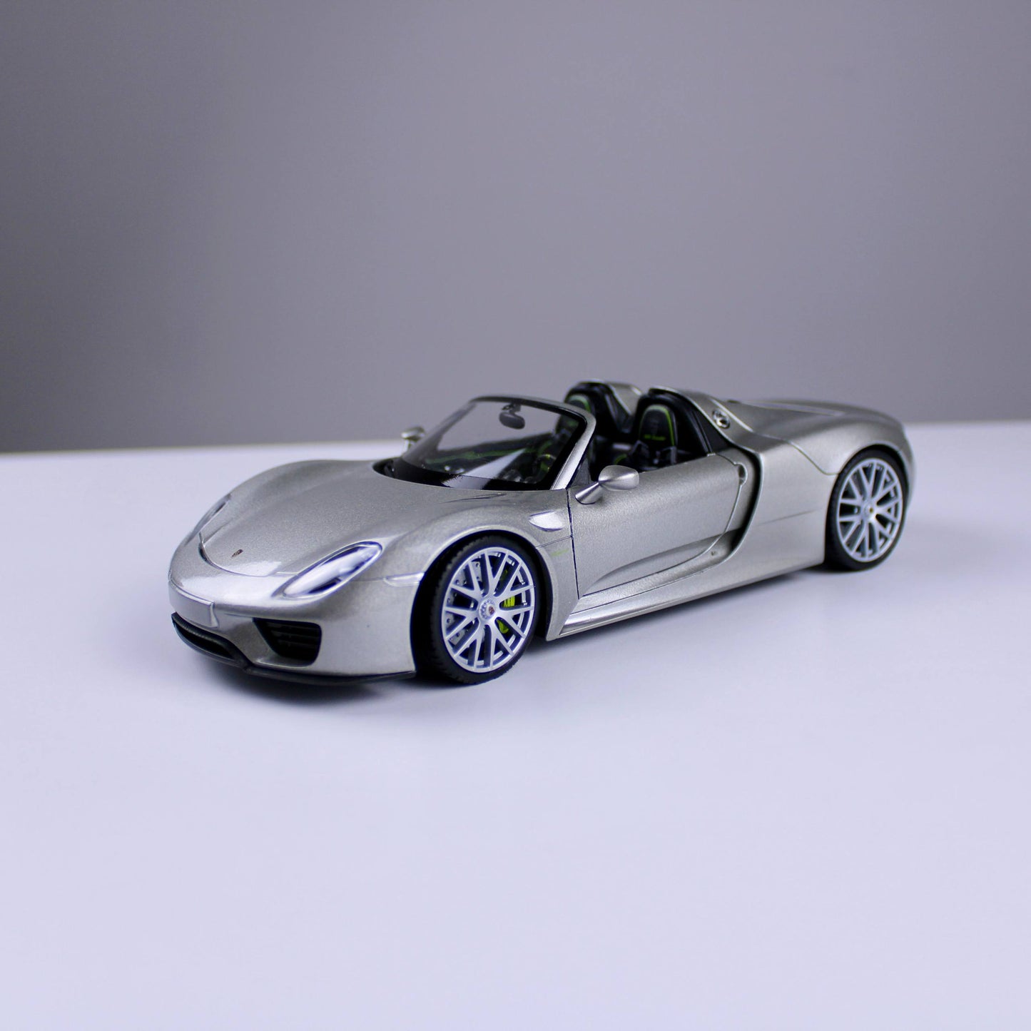 Porsche 918 Spyder Die-Cast Model – Welly NEX Models