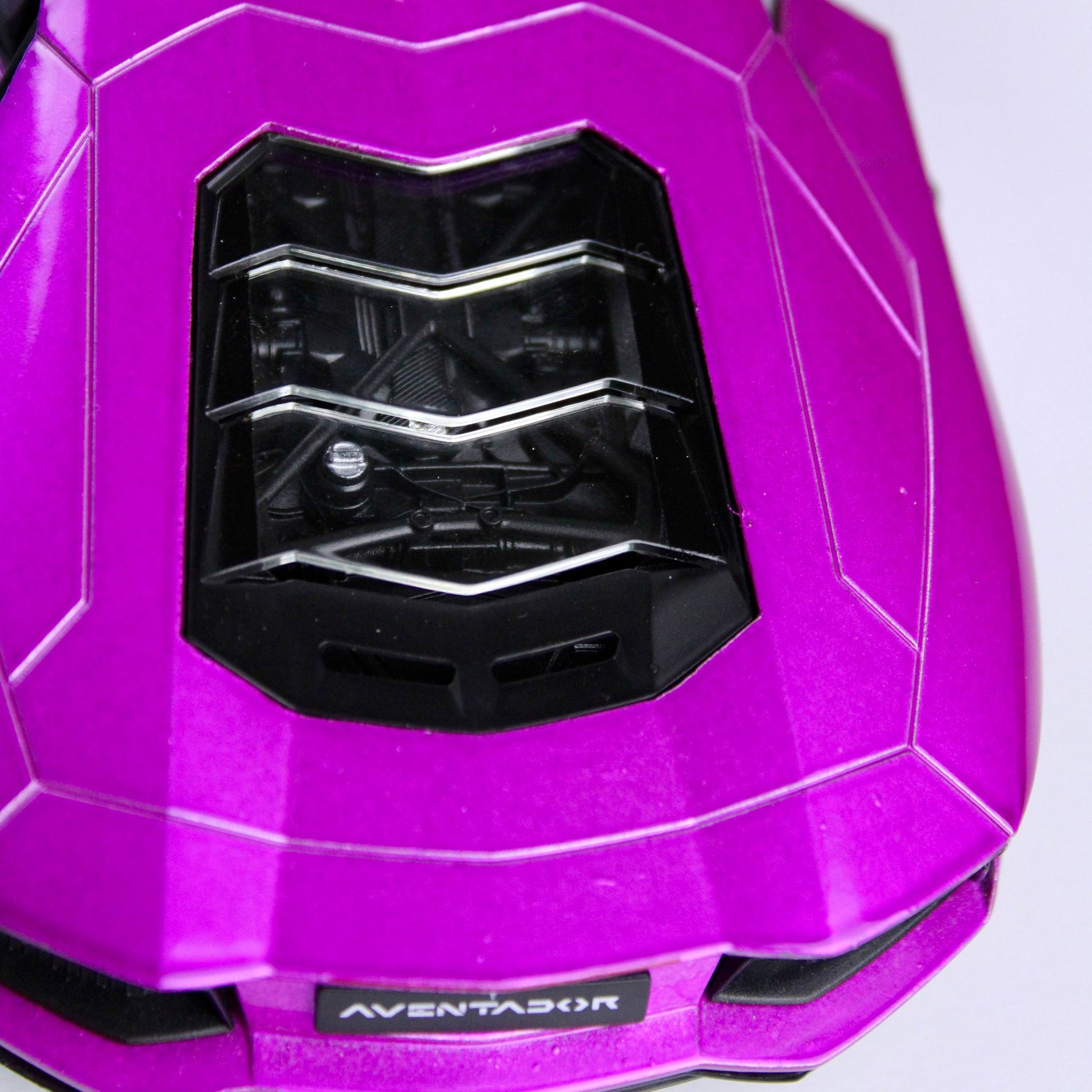 Lamborghini Aventador Coupé Die-Cast Model – Purple