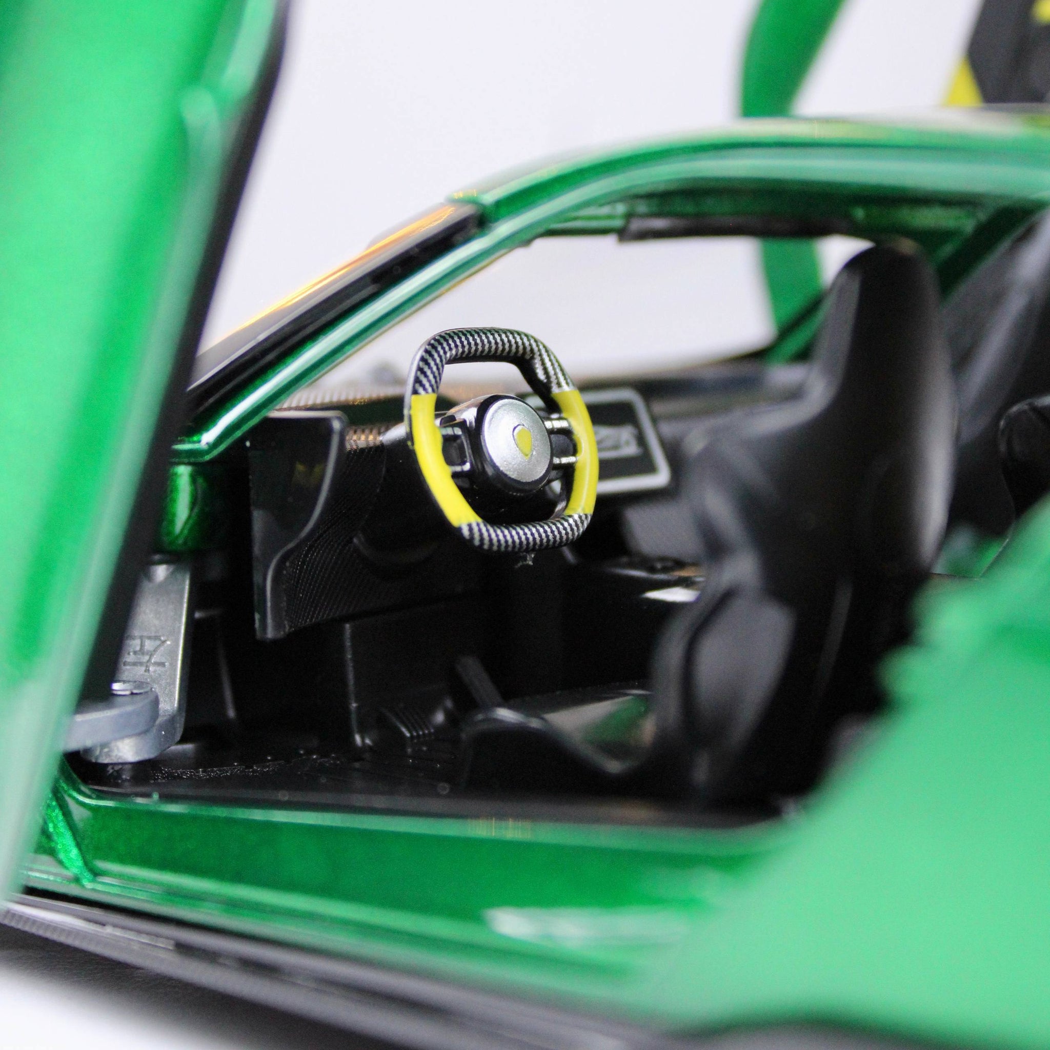 Koenigsegg Gemera Die-Cast Model Car – 1:24 Scale