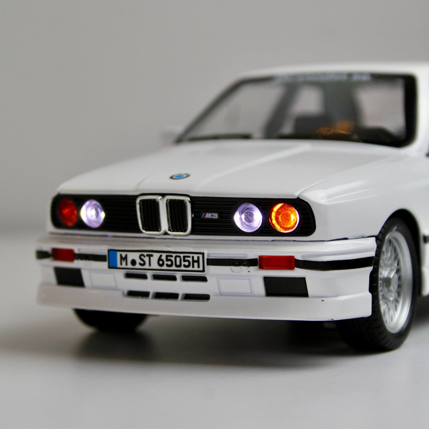 BMW M3 E30 – مقياس 1:24
