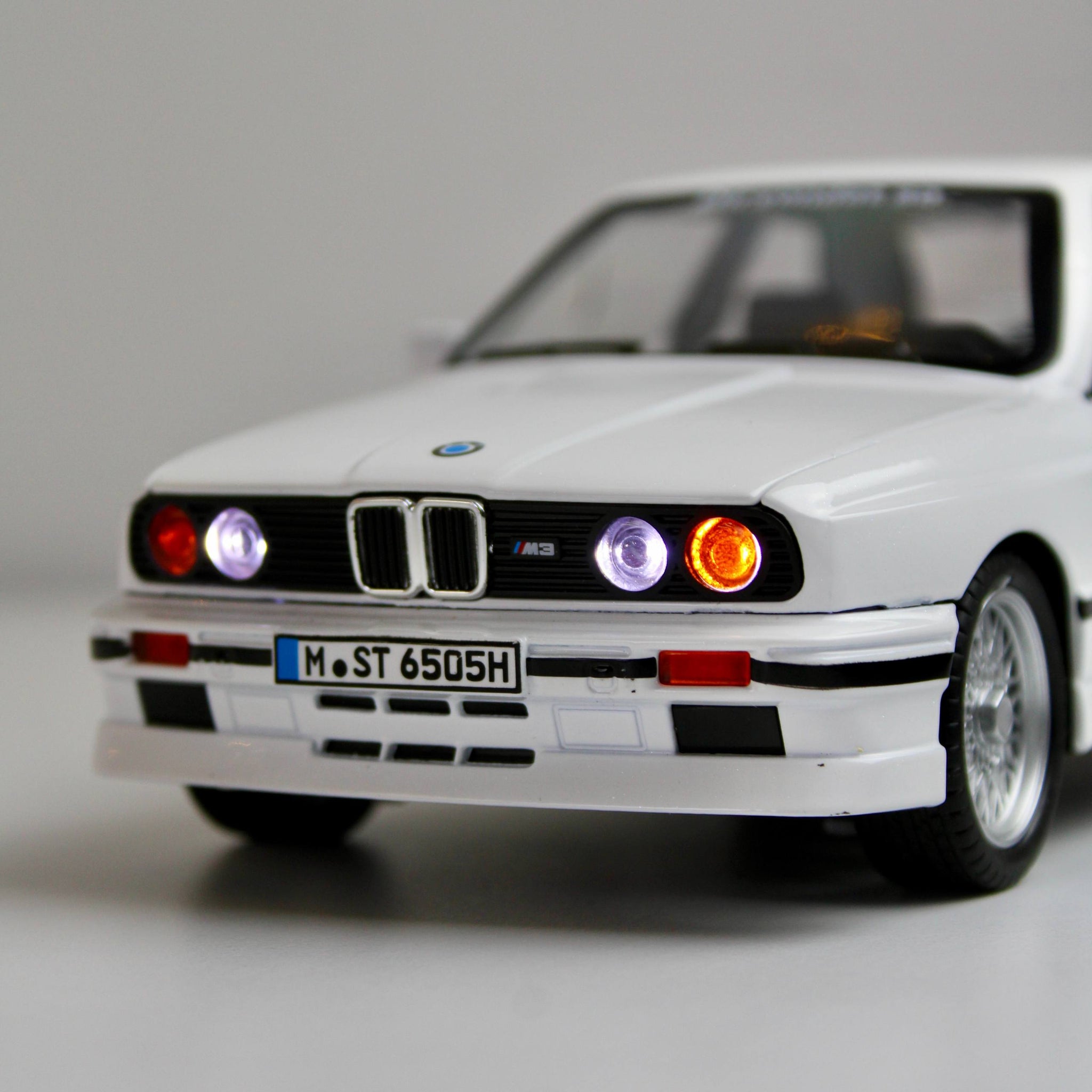 BMW M3 E30 – مقياس 1:24
