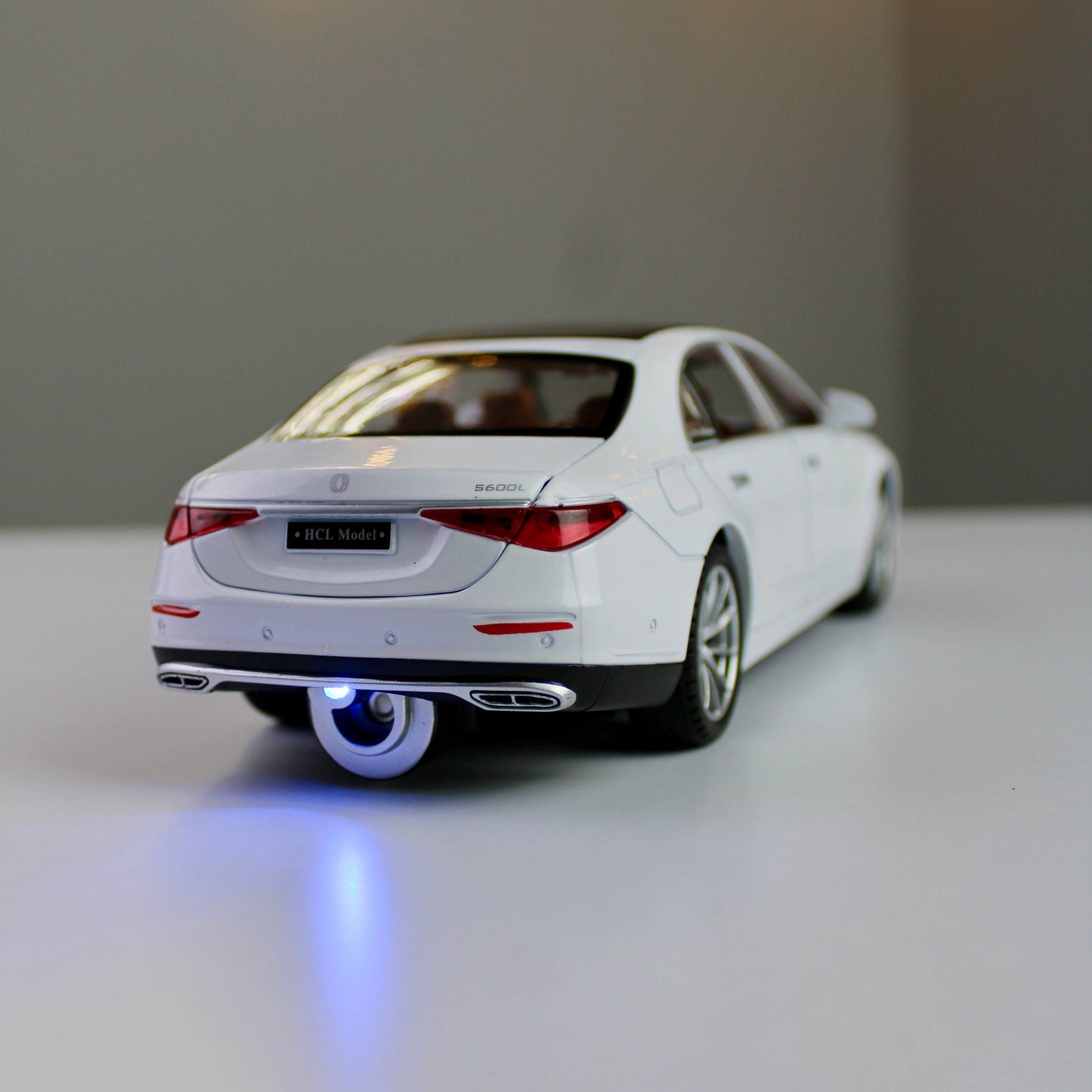 R/C Mercedes S-Class Diecast Model – 1:22 Scale