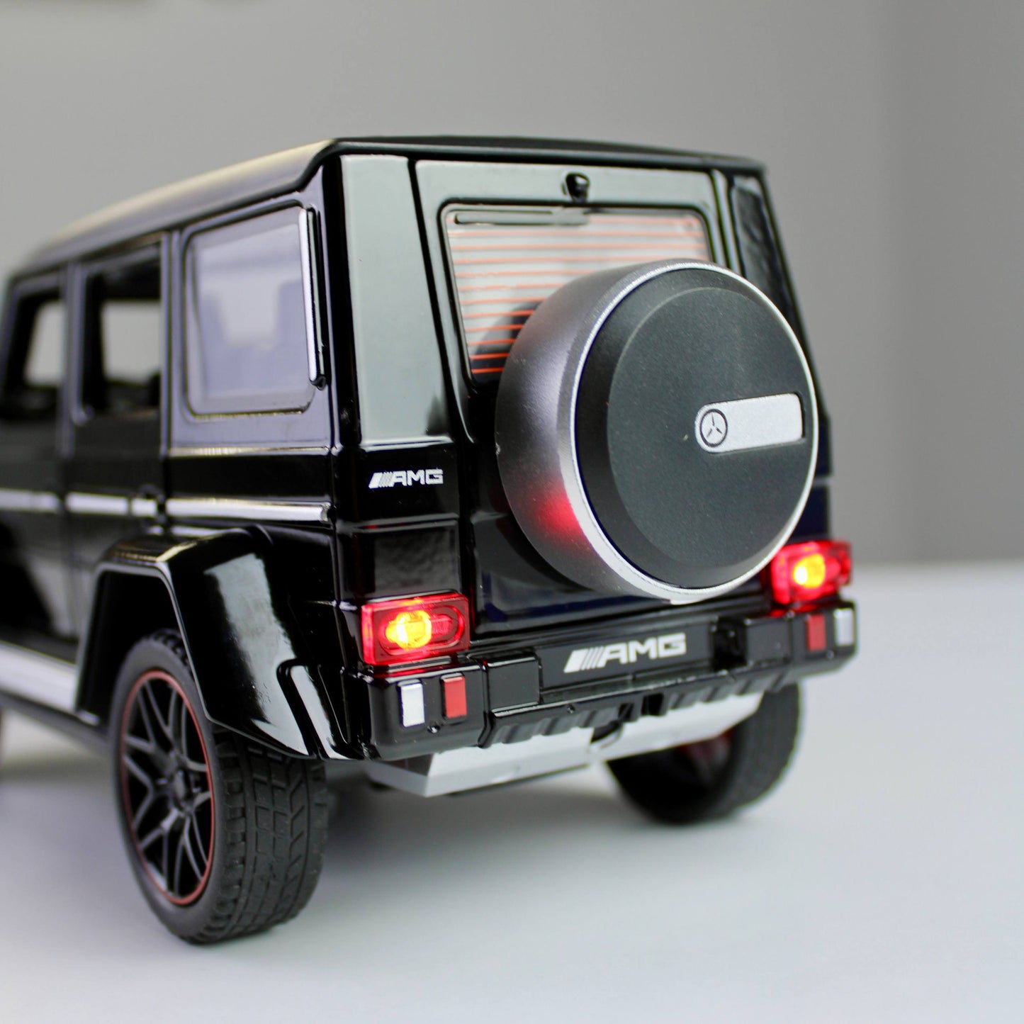 مجسم Mercedes-Benz G63 AMG – مقاس 1:24