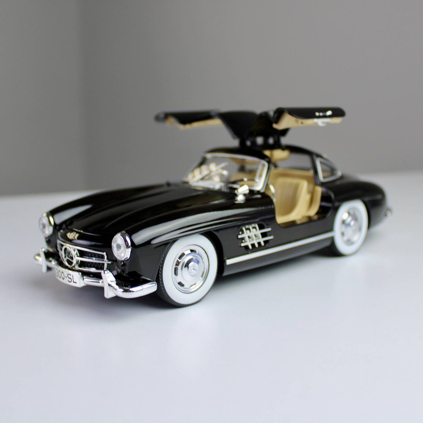 Mercedes-Benz 300SL Diecast Model – 1:24 Scale
