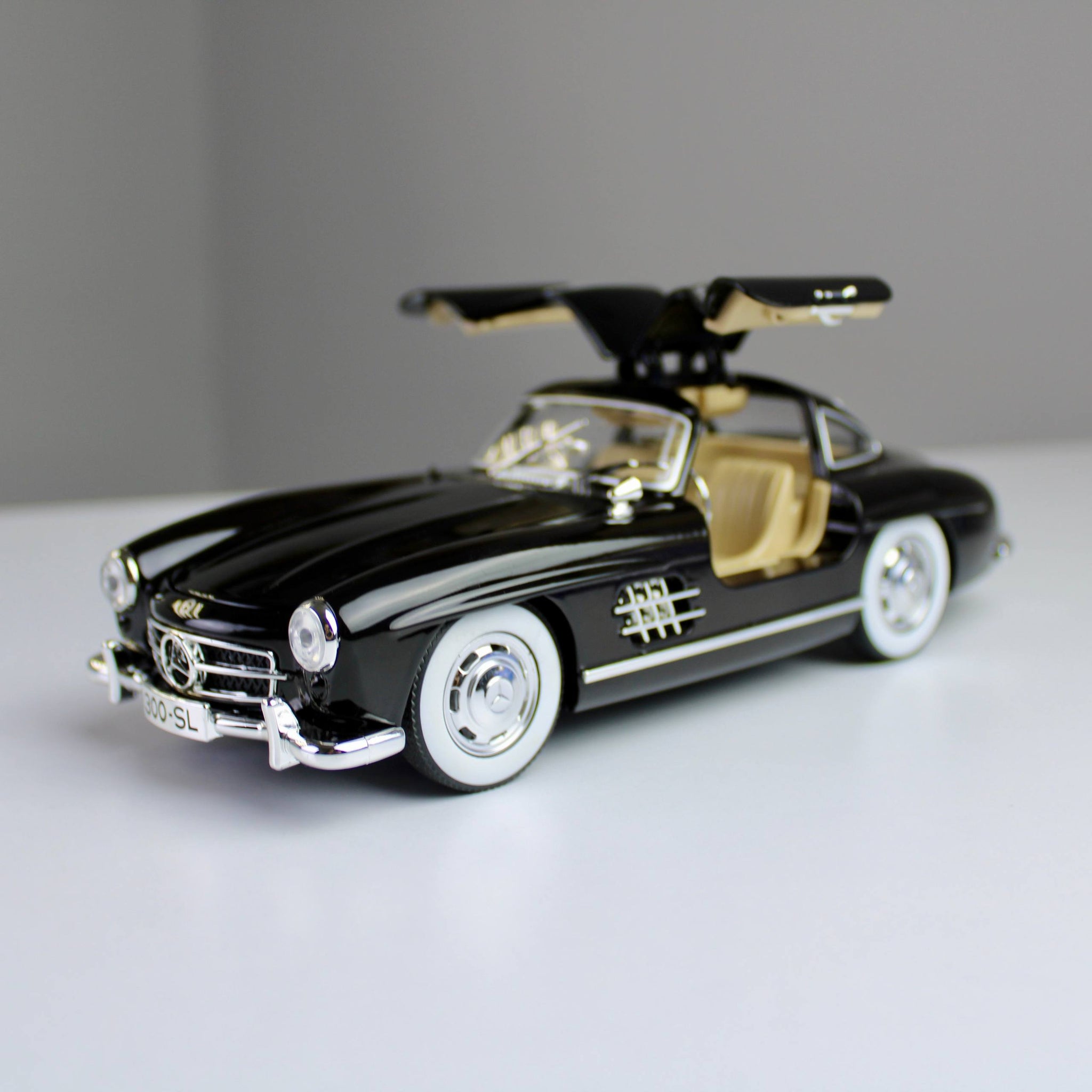 Mercedes-Benz 300SL Diecast Model – 1:24 Scale