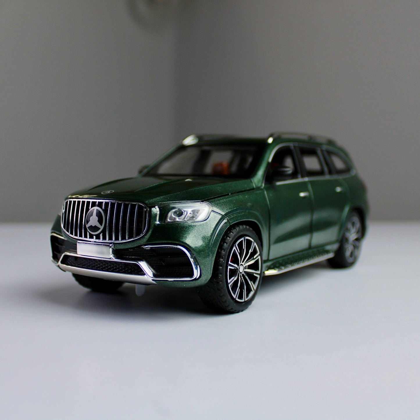 Mercedes-Benz GLS63 AMG Diecast Model – 1:24 Scale