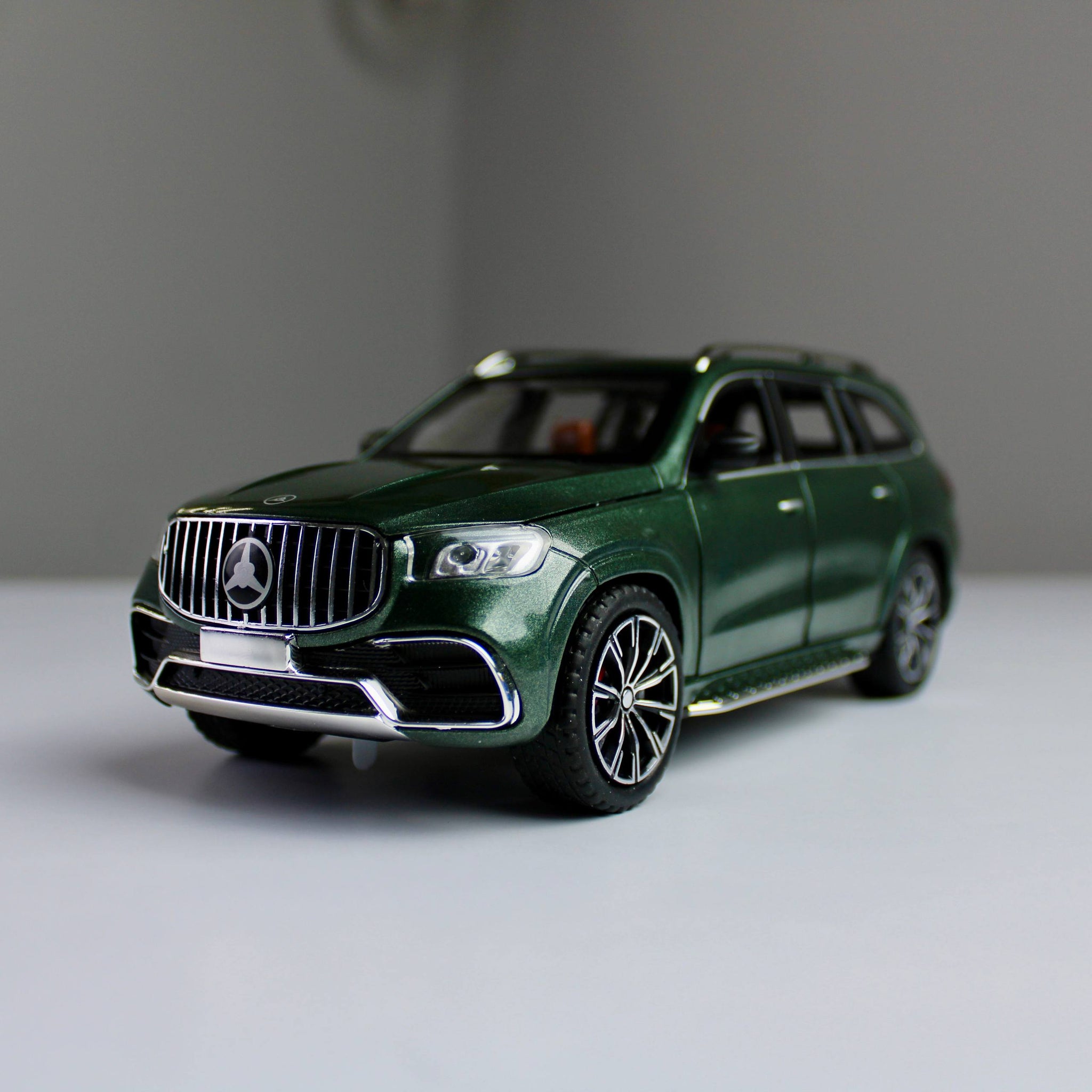 Mercedes-Benz GLS63 AMG Diecast Model – 1:24 Scale