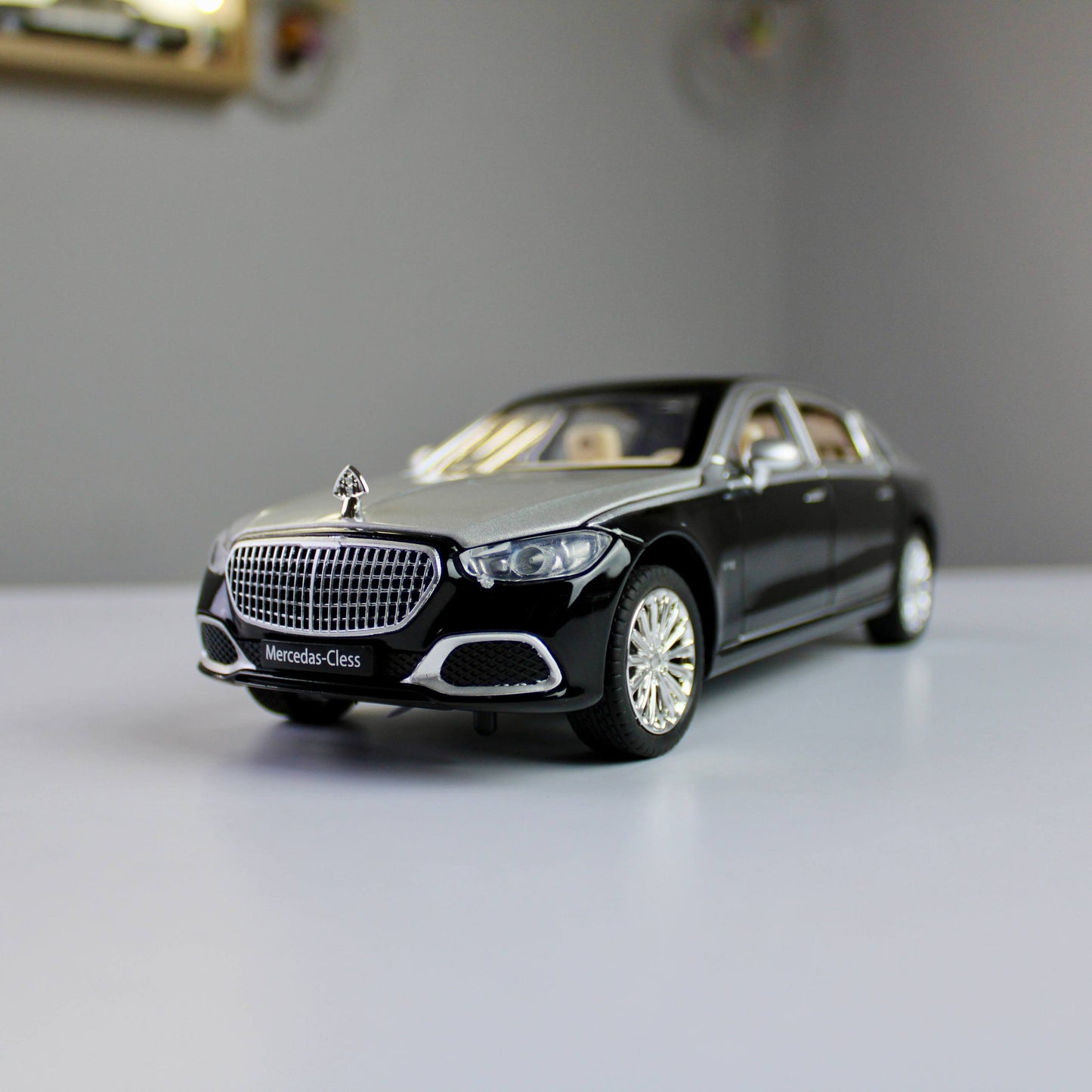 نموذج سيارة مرسيدس مايباخ 5680 المصبوبة – سيارة فاخرة (بمقياس 1:24)