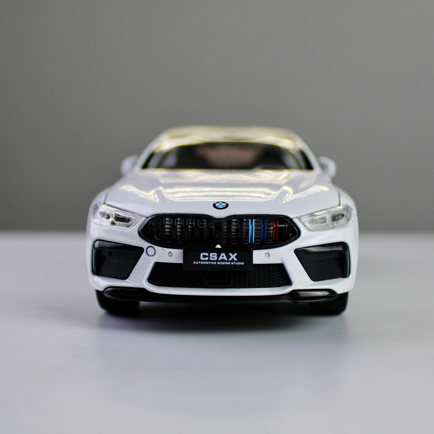 BMW M8 Competition 1:24 Diecast – Light & Sound