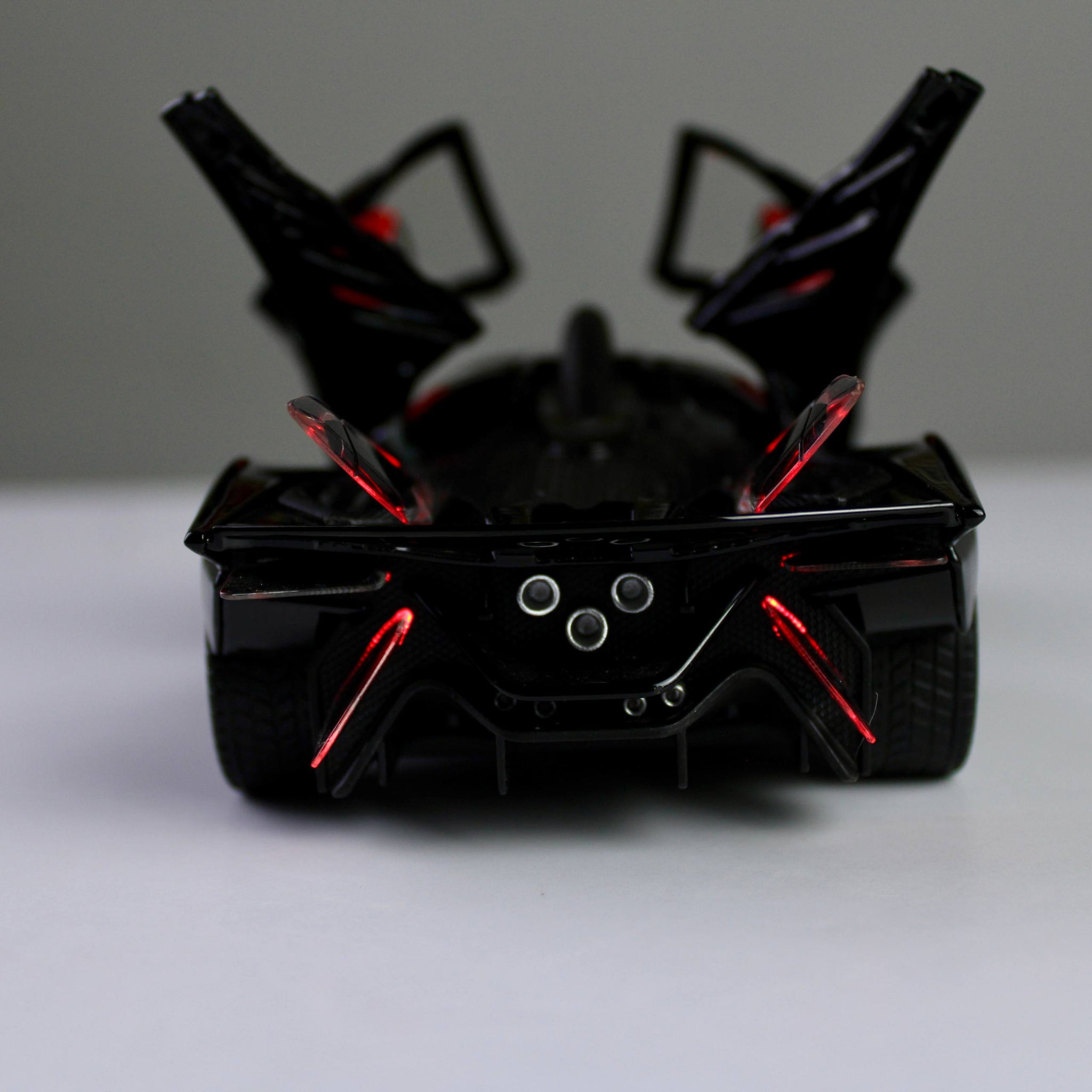 مجسم أبولو بروجيكت إيفو 1:24 مصبوب - أضواء وسحب للخلف