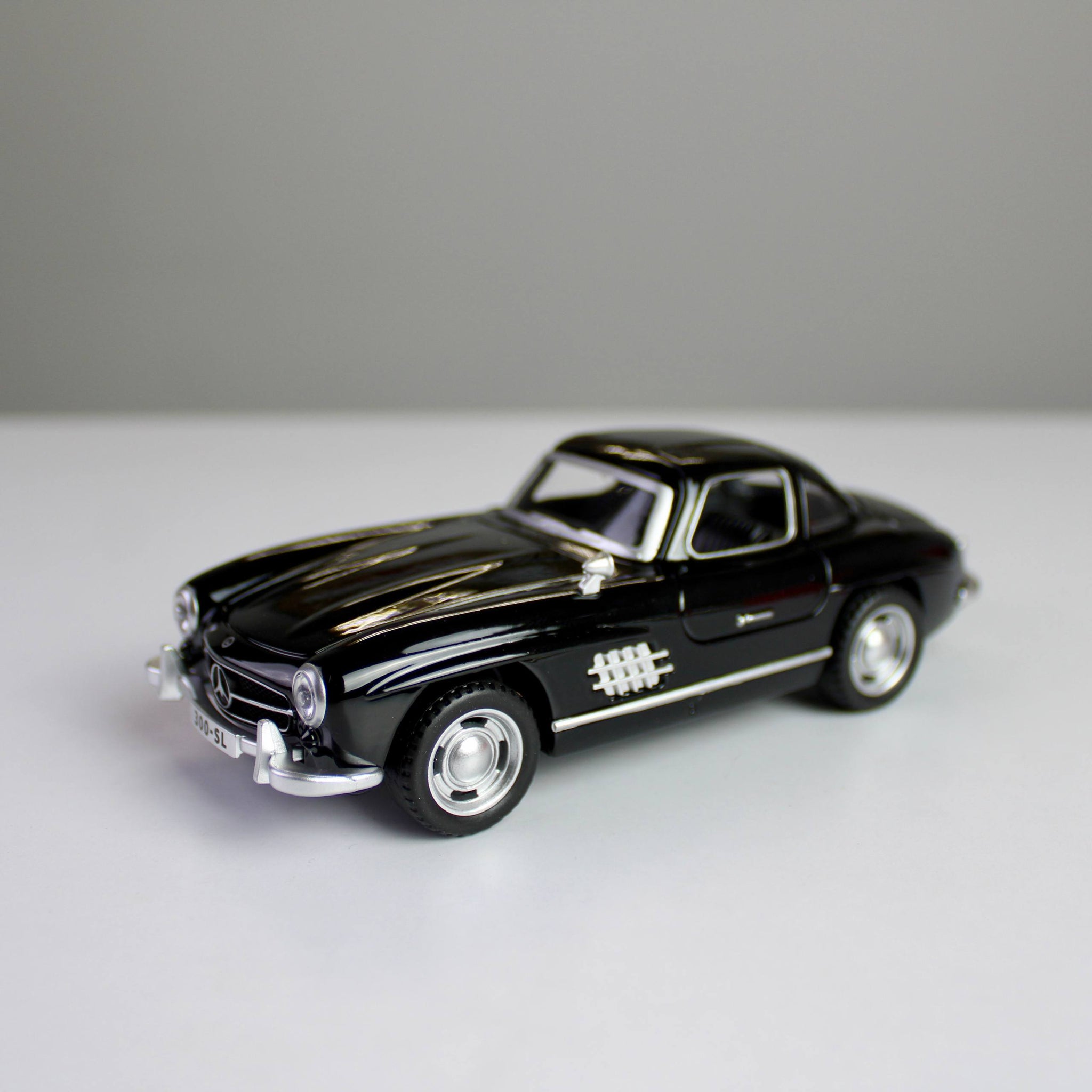 Mercedes Benz 300SL 1:32 Diecast Model