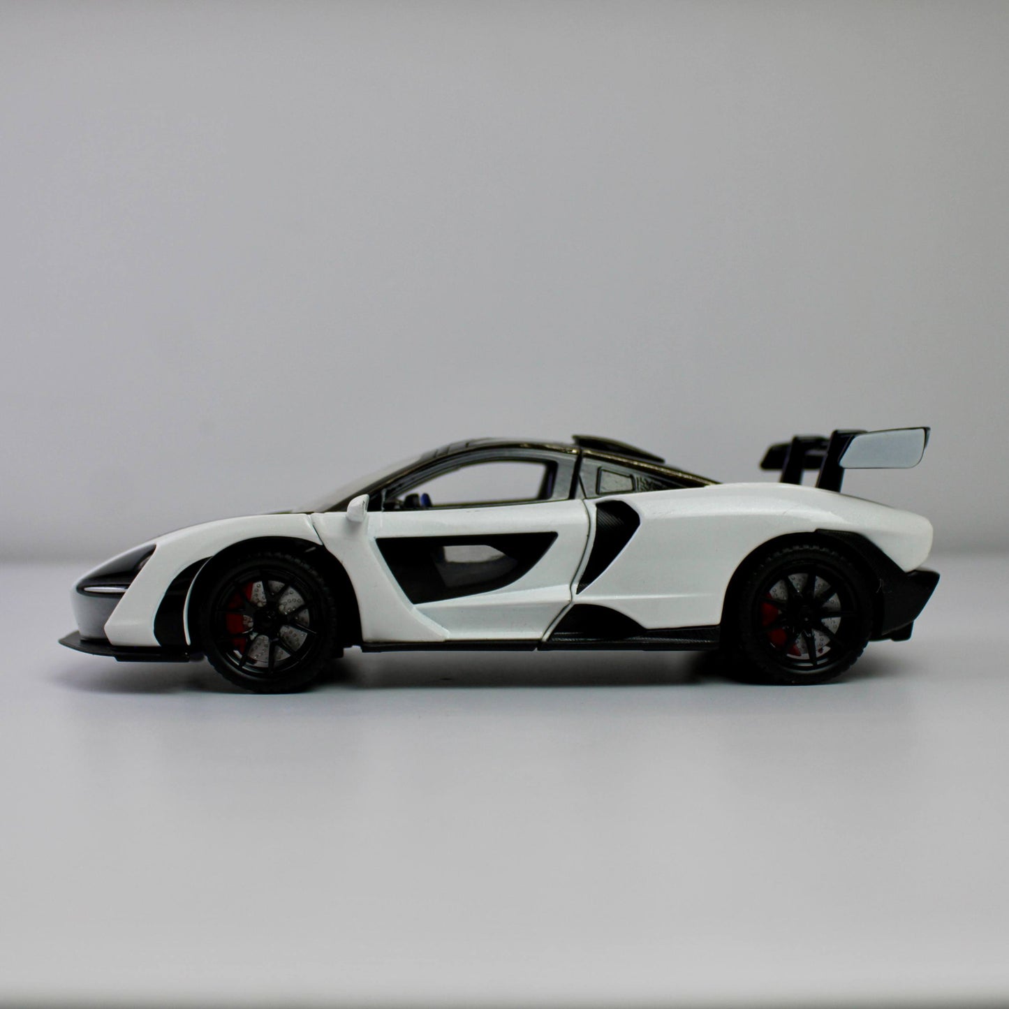 McLaren 1:24 Scale Die-Cast Car
