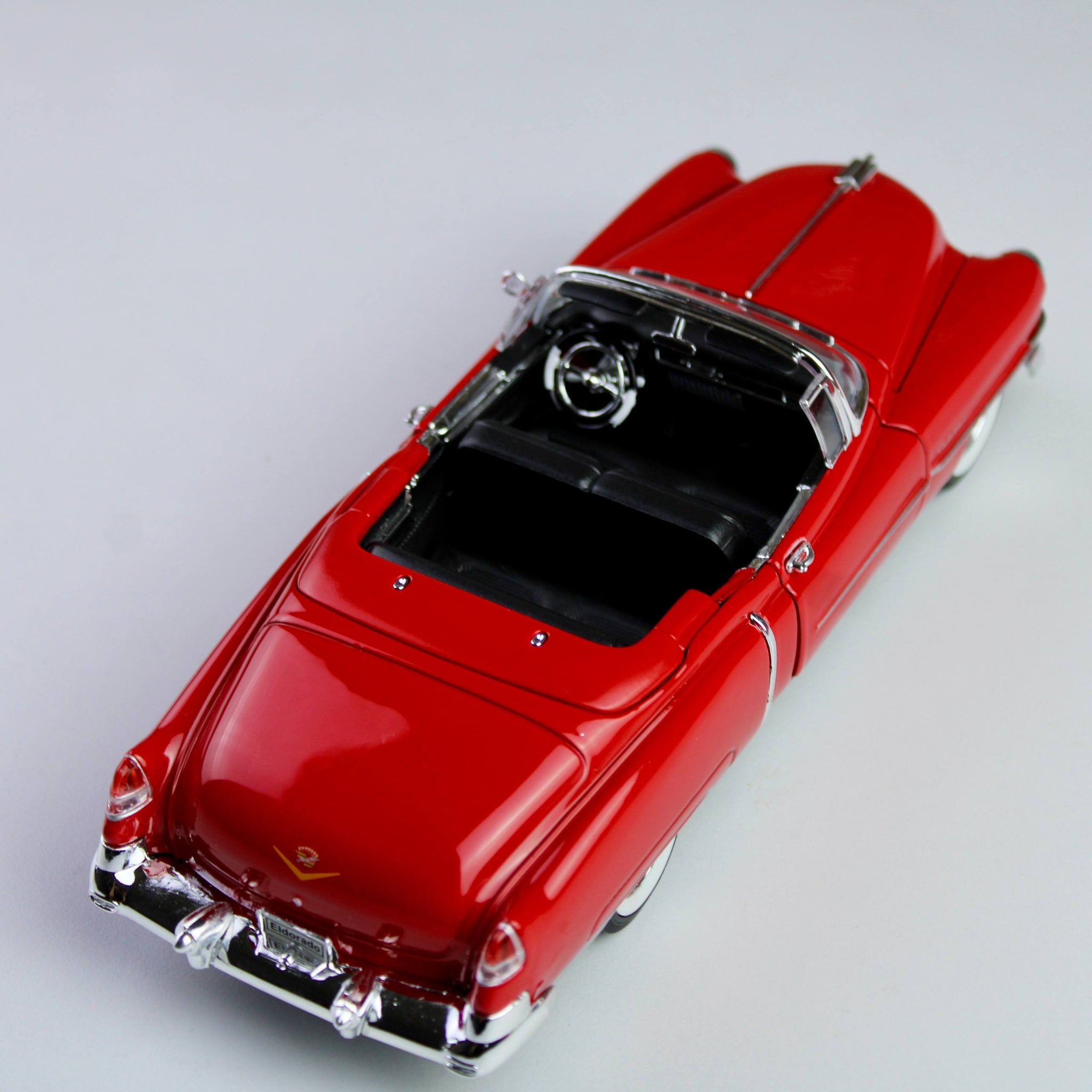 Welly Cadillac Eldorado 1953 1:24 Die-Cast Model Car